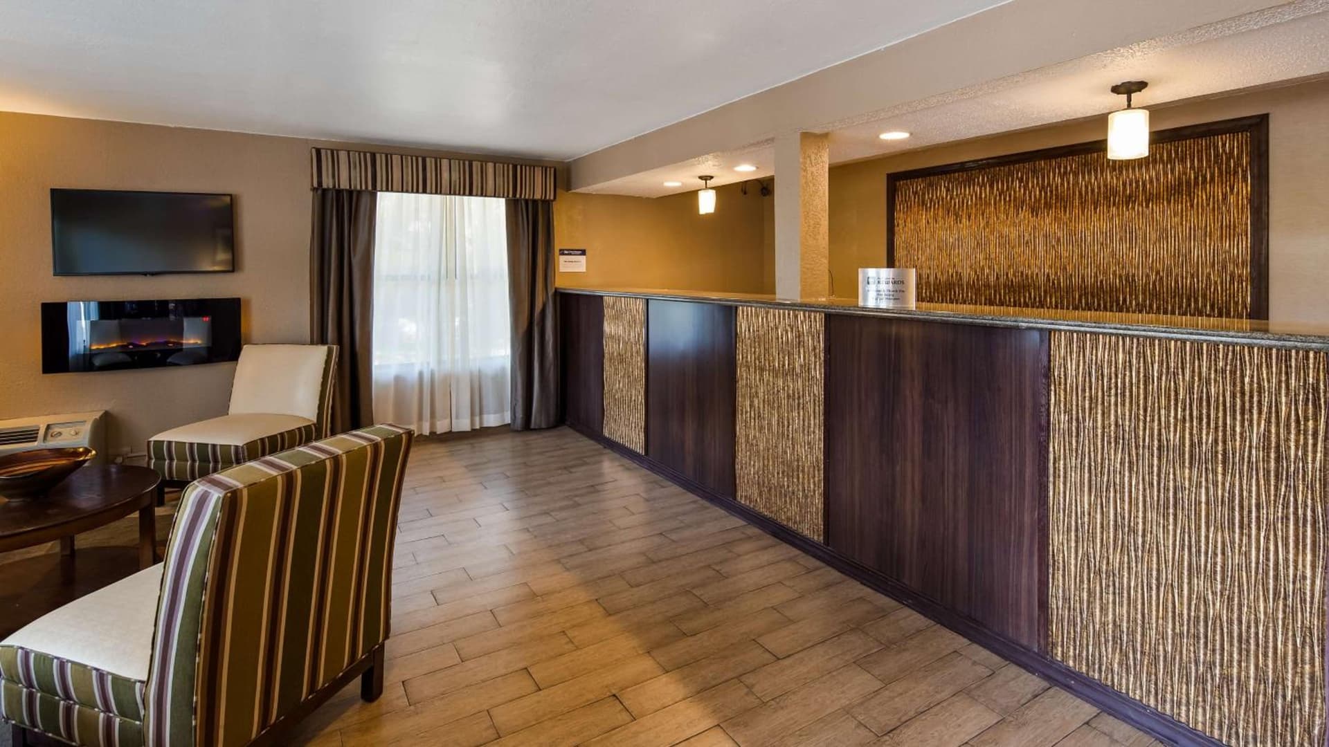 Best Western Pine Springs Inn property views in Ruidoso Downs, NM — gallery photo 3