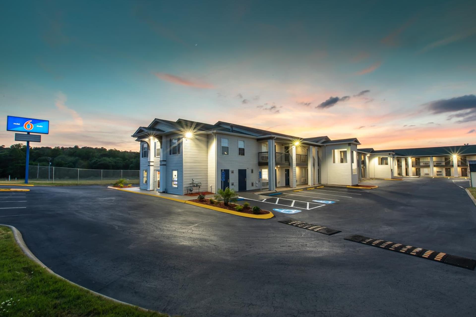 Motel 6-Greenville, SC - I-85 Near Downtown interior in Greenville, SC — gallery photo 2