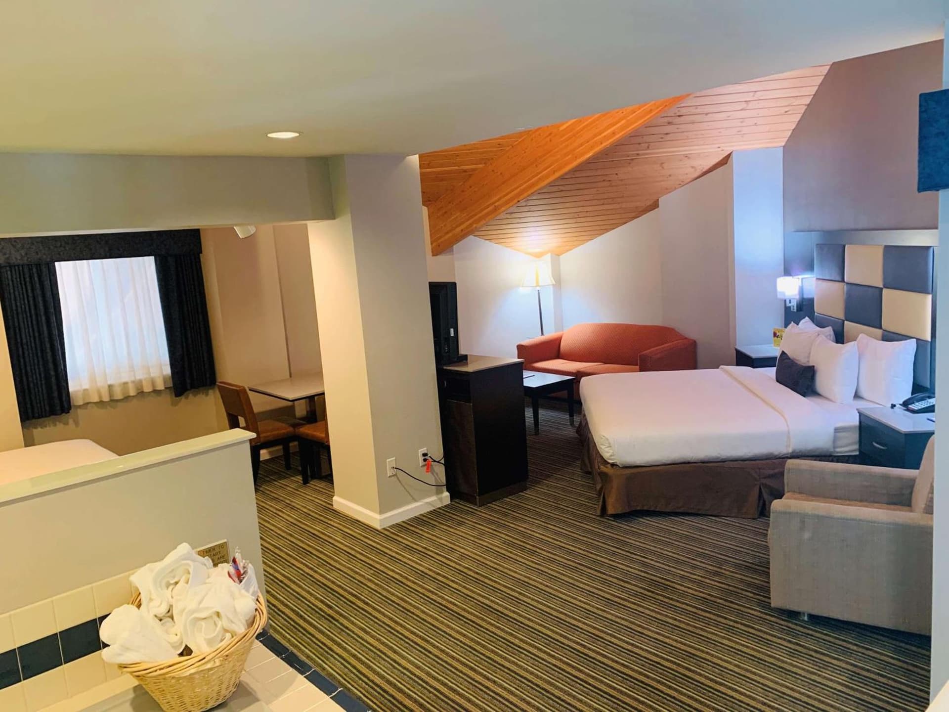 SureStay Plus Hotel by Best Western Redding gallery photo in Redding, CA — image 17