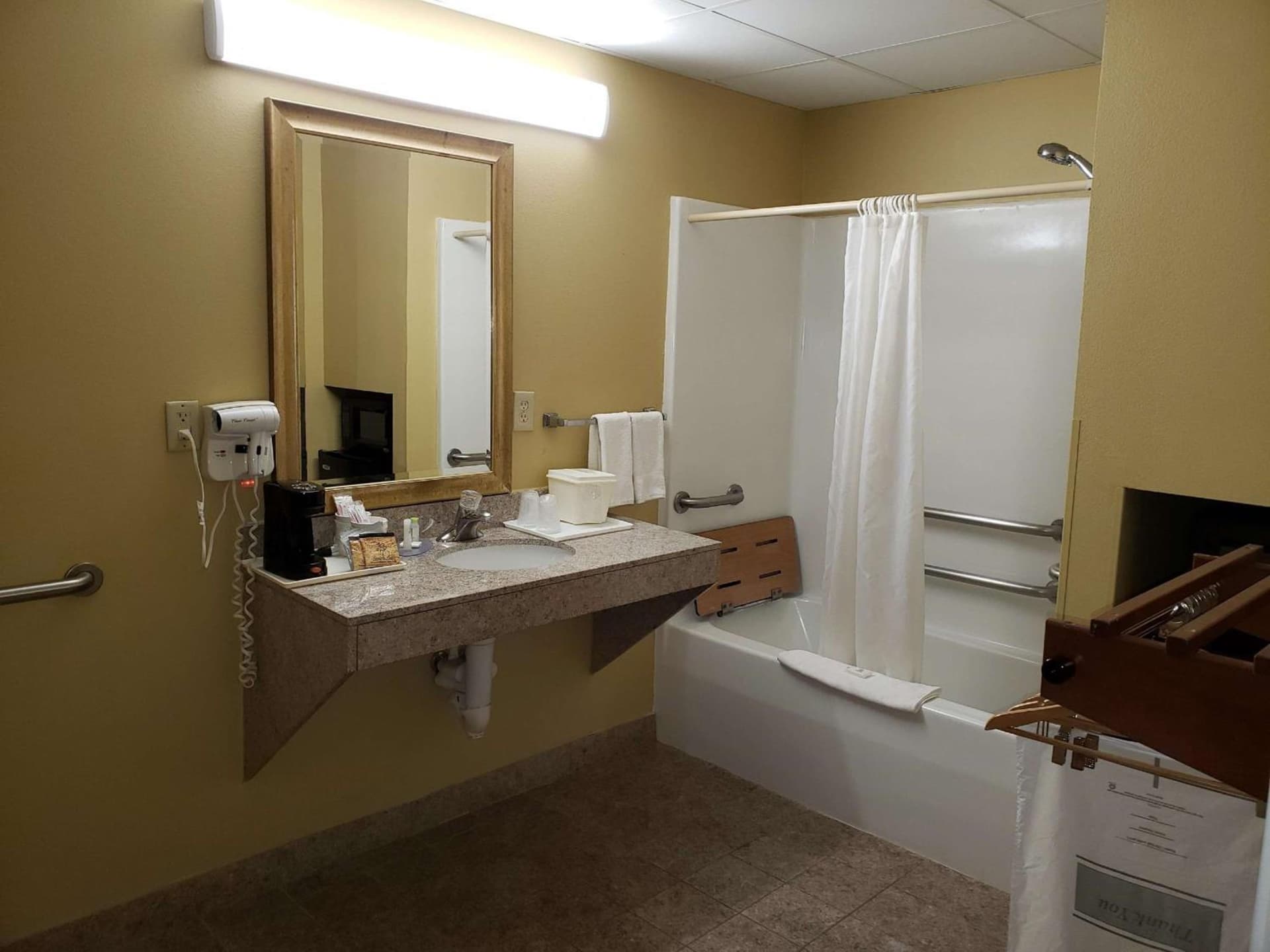 SureStay Plus Hotel by Best Western Warner Robins AFB gallery photo in Warner Robins, GA — image 26