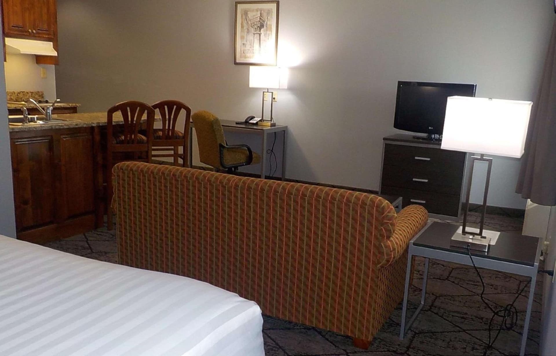SureStay Plus Hotel by Best Western Warner Robins AFB gallery photo in Warner Robins, GA — image 8