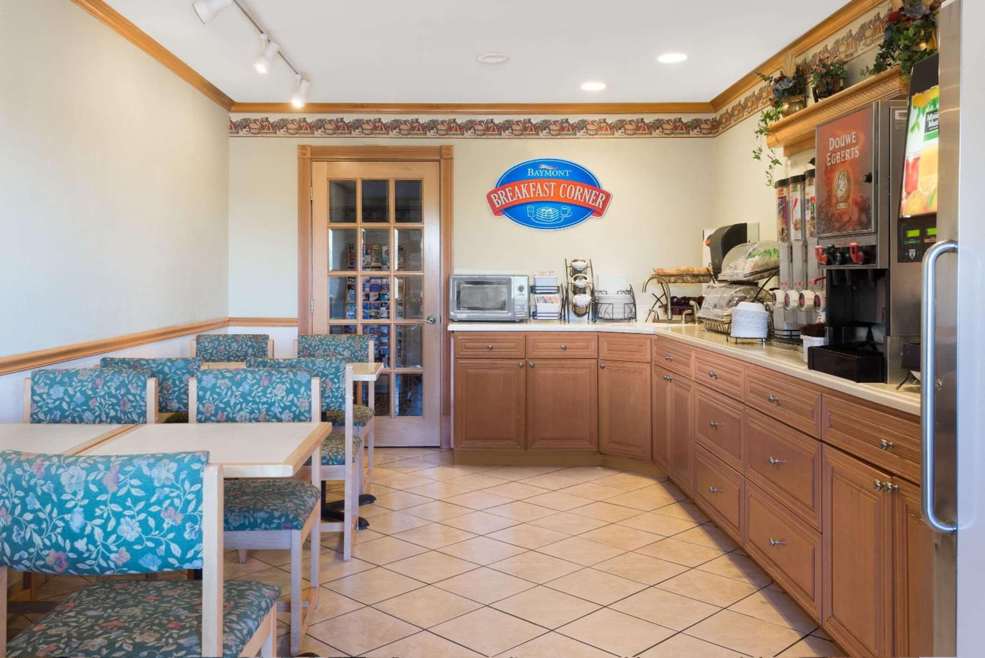 Baymont by Wyndham Zanesville property views in Zanesville, OH — gallery photo 3