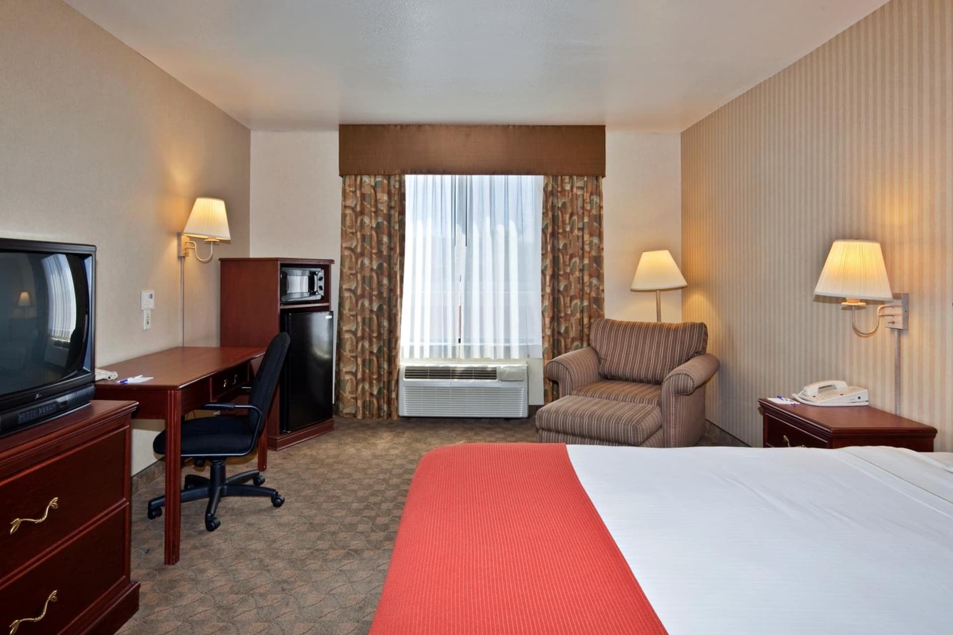 Holiday Inn Express Hotel and Suites - Henderson by IHG property views in Las Vegas, NV — gallery photo 3
