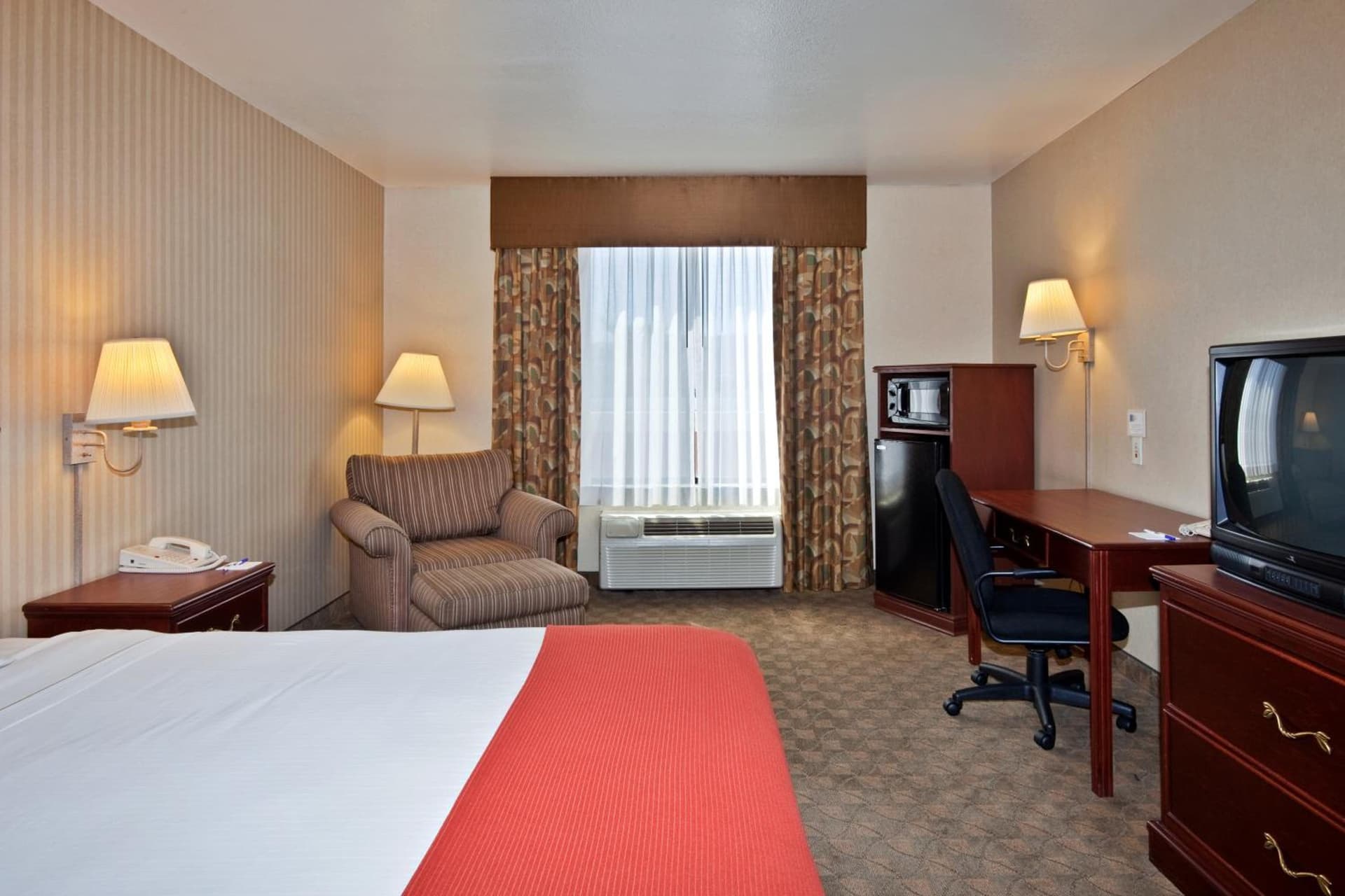 Holiday Inn Express Hotel and Suites - Henderson by IHG gallery photo in Las Vegas, NV — image 17
