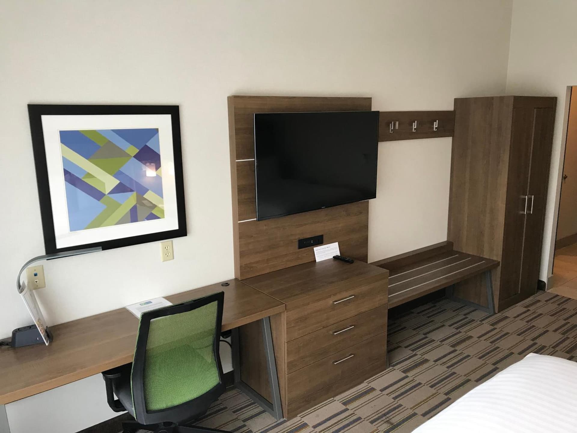 Holiday Inn Express & Suites - Pittsburgh - Monroeville by IHG interior in Monroeville, PA — gallery photo 2