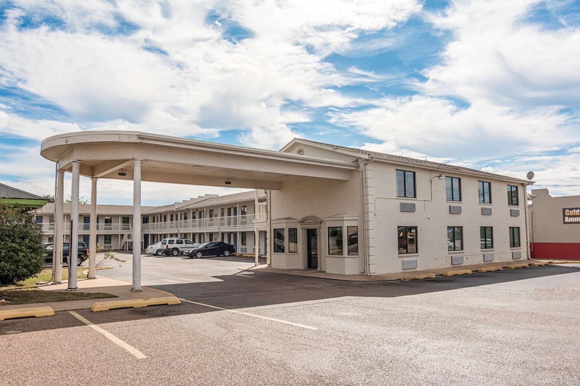 Motel 6-Texarkana, AR featured exterior or lobby in Texarkana, TX — similar hotel