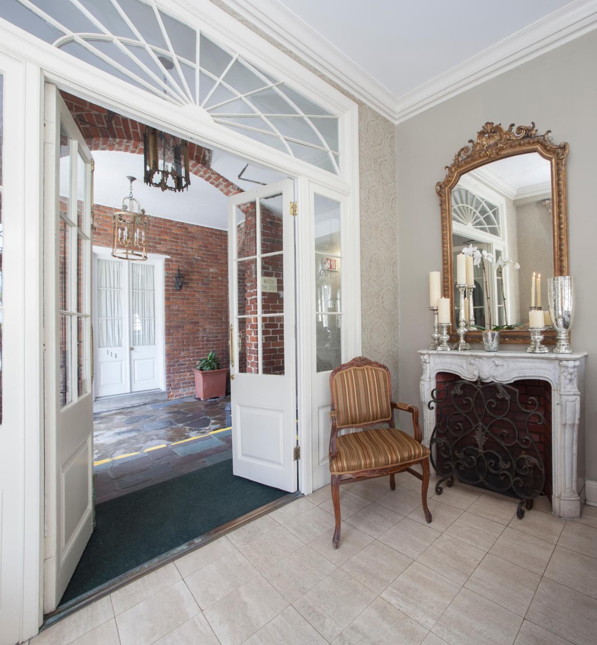 Chateau Hotel gallery photo in New Orleans, LA — image 23