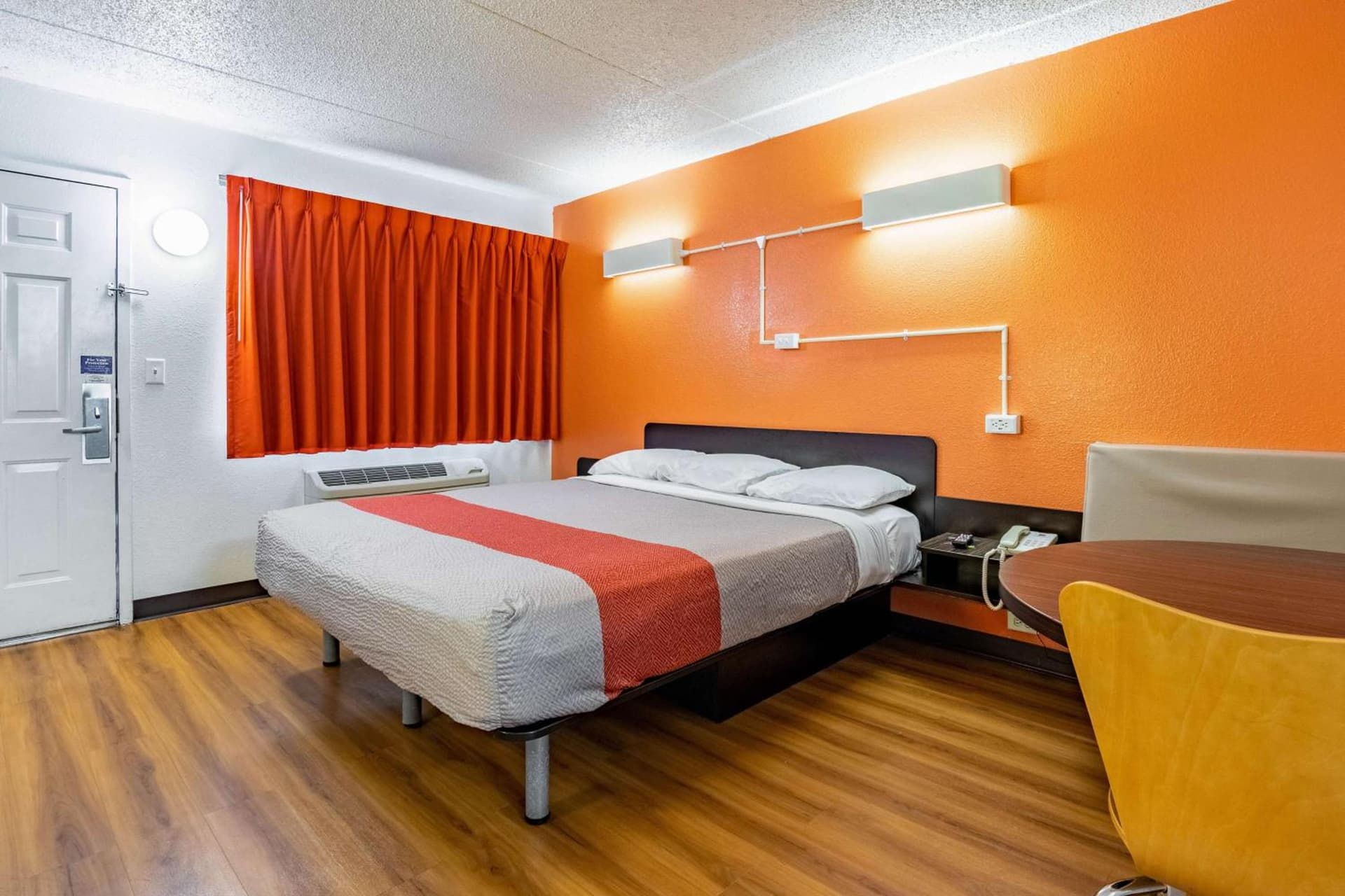 Motel 6-Joliet, IL - I-80 interior in Joliet, IL — gallery photo 2