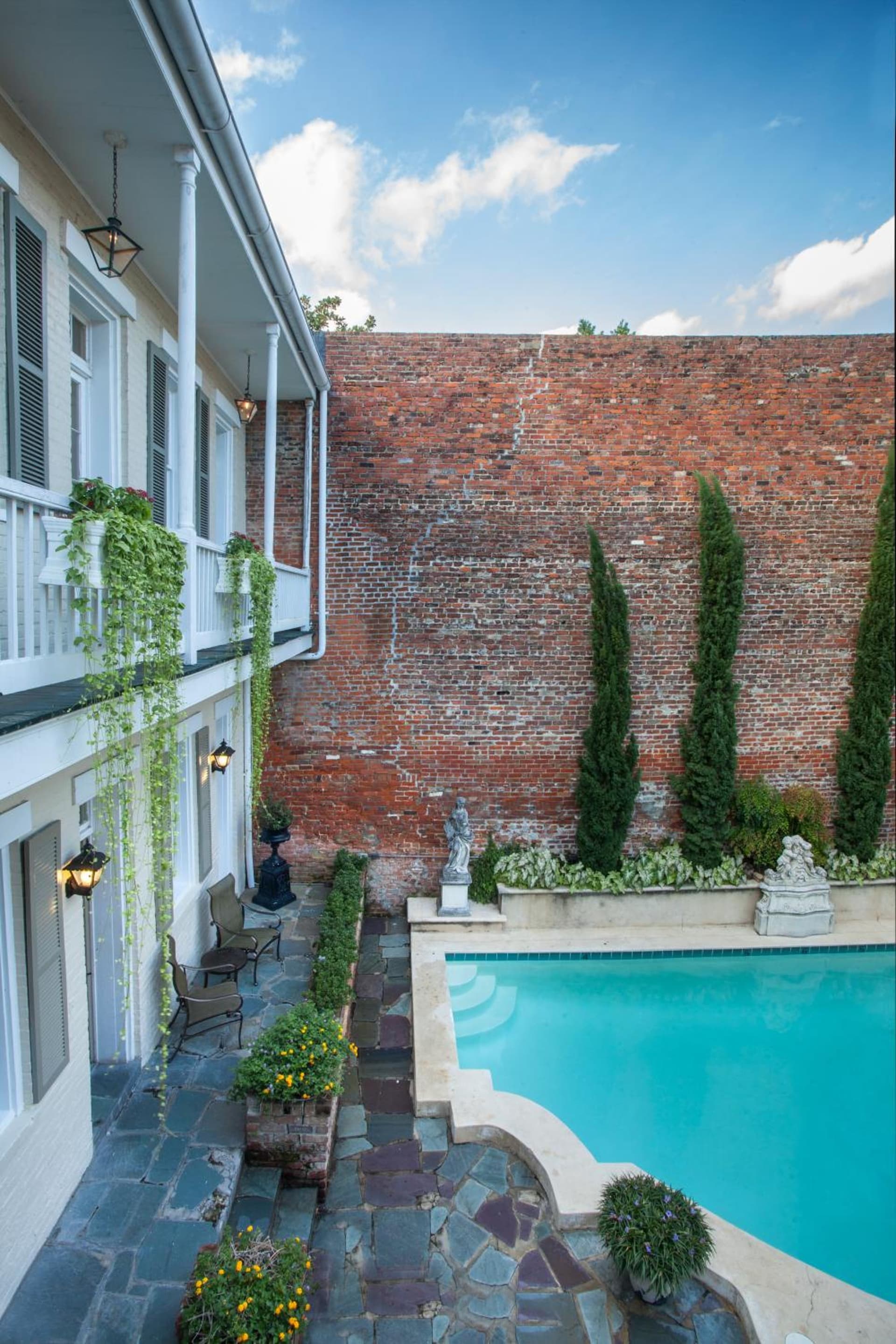 Chateau Hotel interior in New Orleans, LA — gallery photo 2
