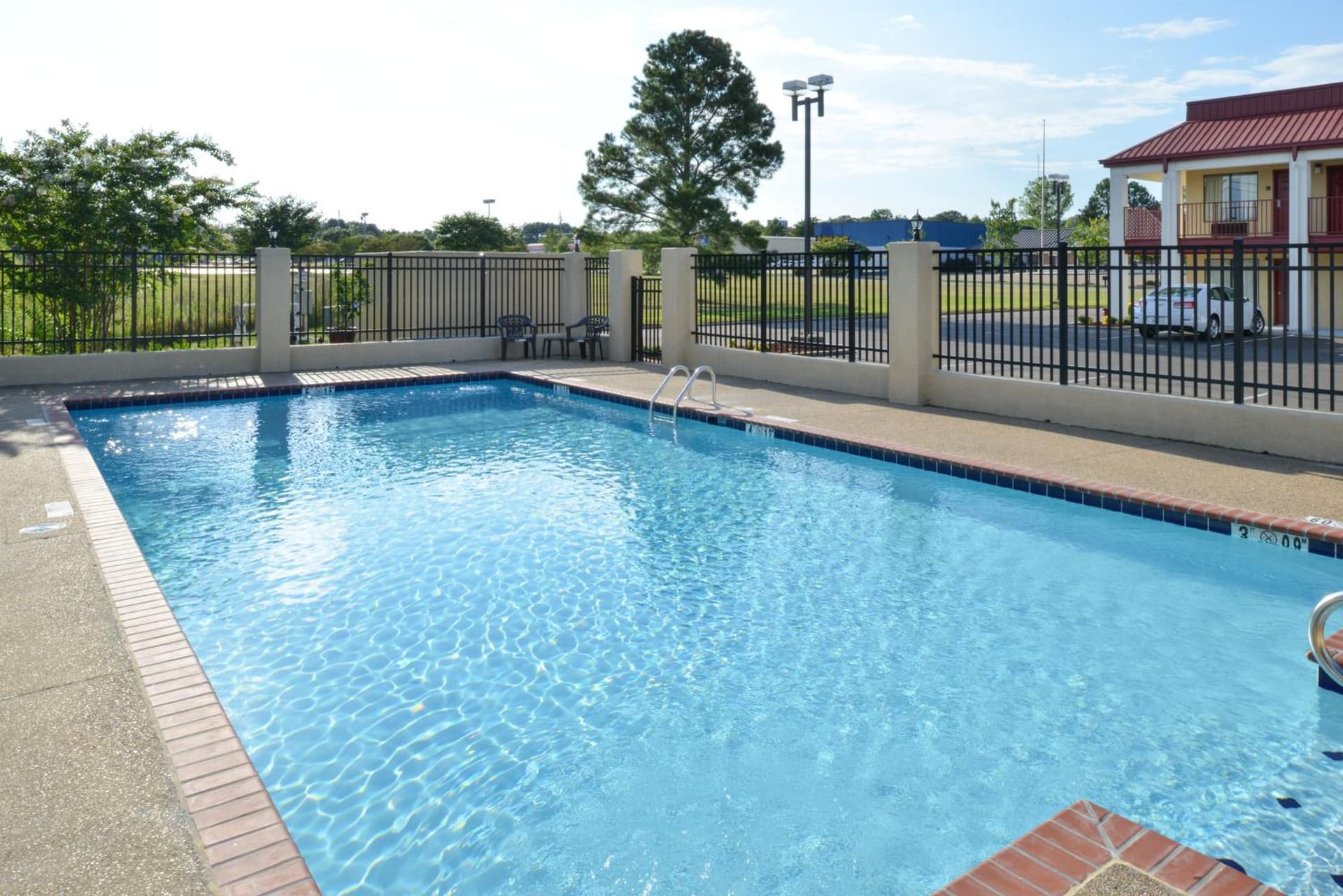Americas Best Value Inn Tupelo Barnes Crossing property views in Tupelo, MS — gallery photo 3