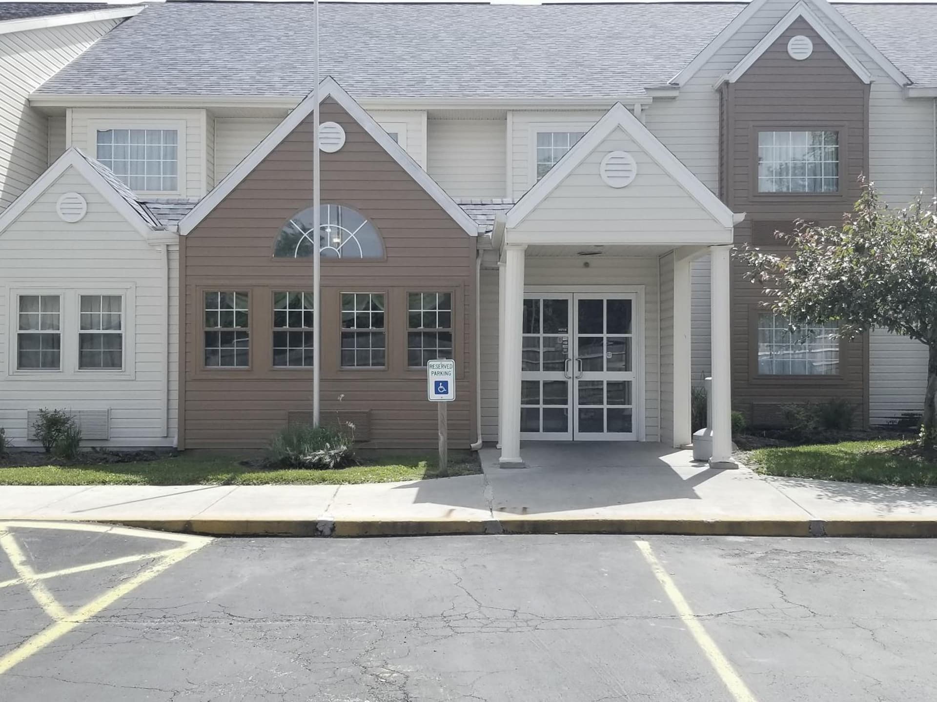 Microtel Inn & Suites by Wyndham Riverside gallery photo in Dayton, OH — image 14