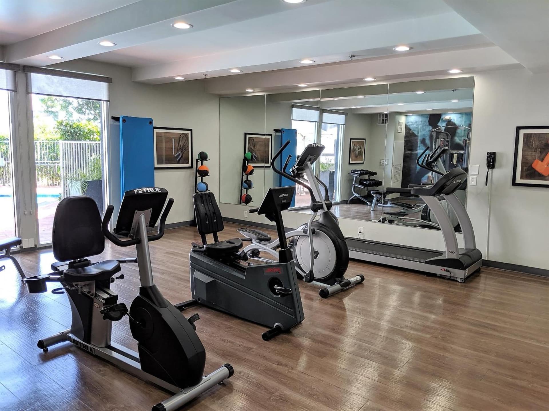 Best Western Plus Commerce Hotel gallery photo in Los Angeles, CA — image 33