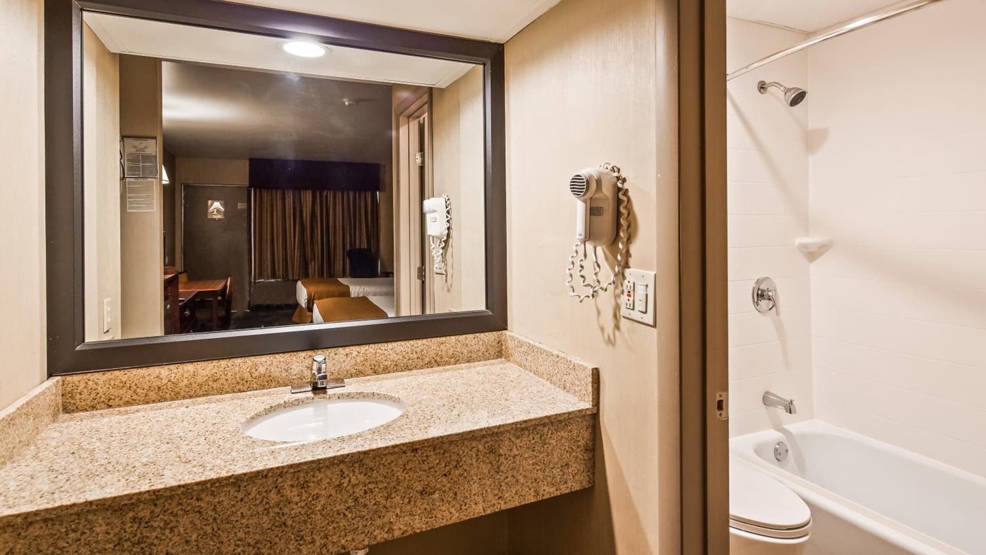 Best Western Gateway Adirondack Inn gallery photo in Utica, NY — image 25
