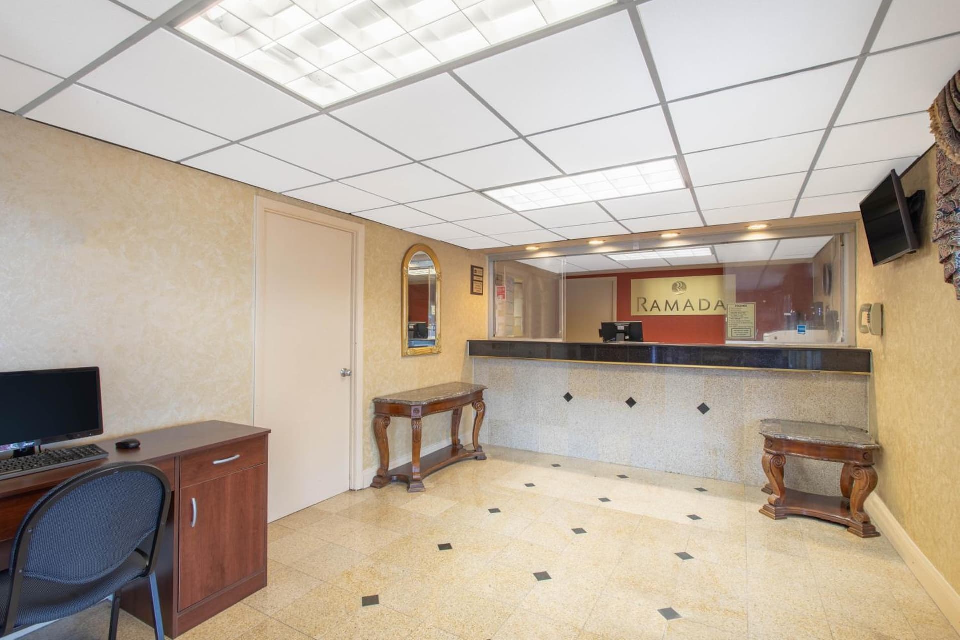 Ramada Limited Cockeysville interior in Cockeysville, MD — gallery photo 2