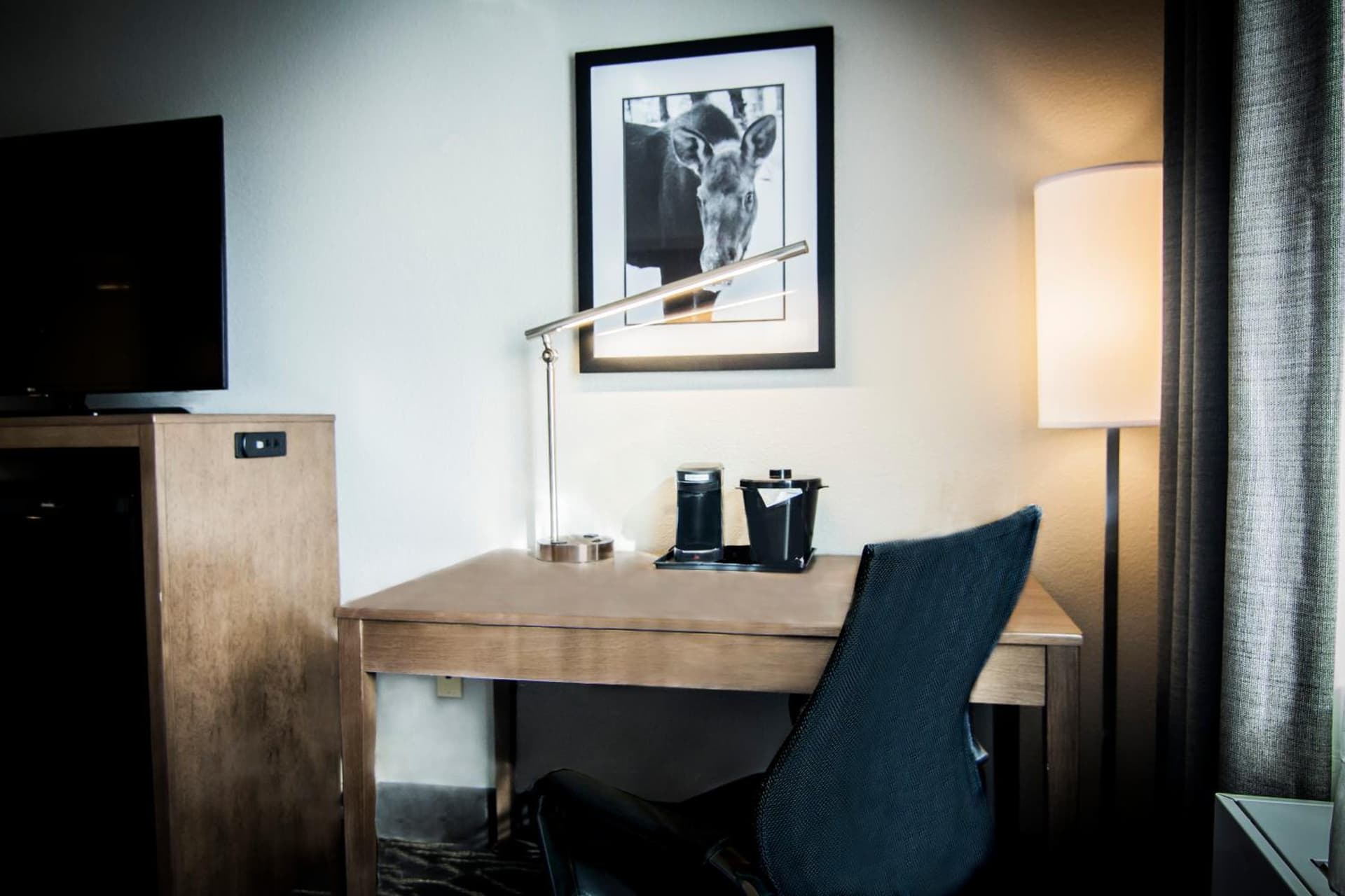 La Quinta by Wyndham Anchorage Airport interior in Anchorage, AK — gallery photo 2
