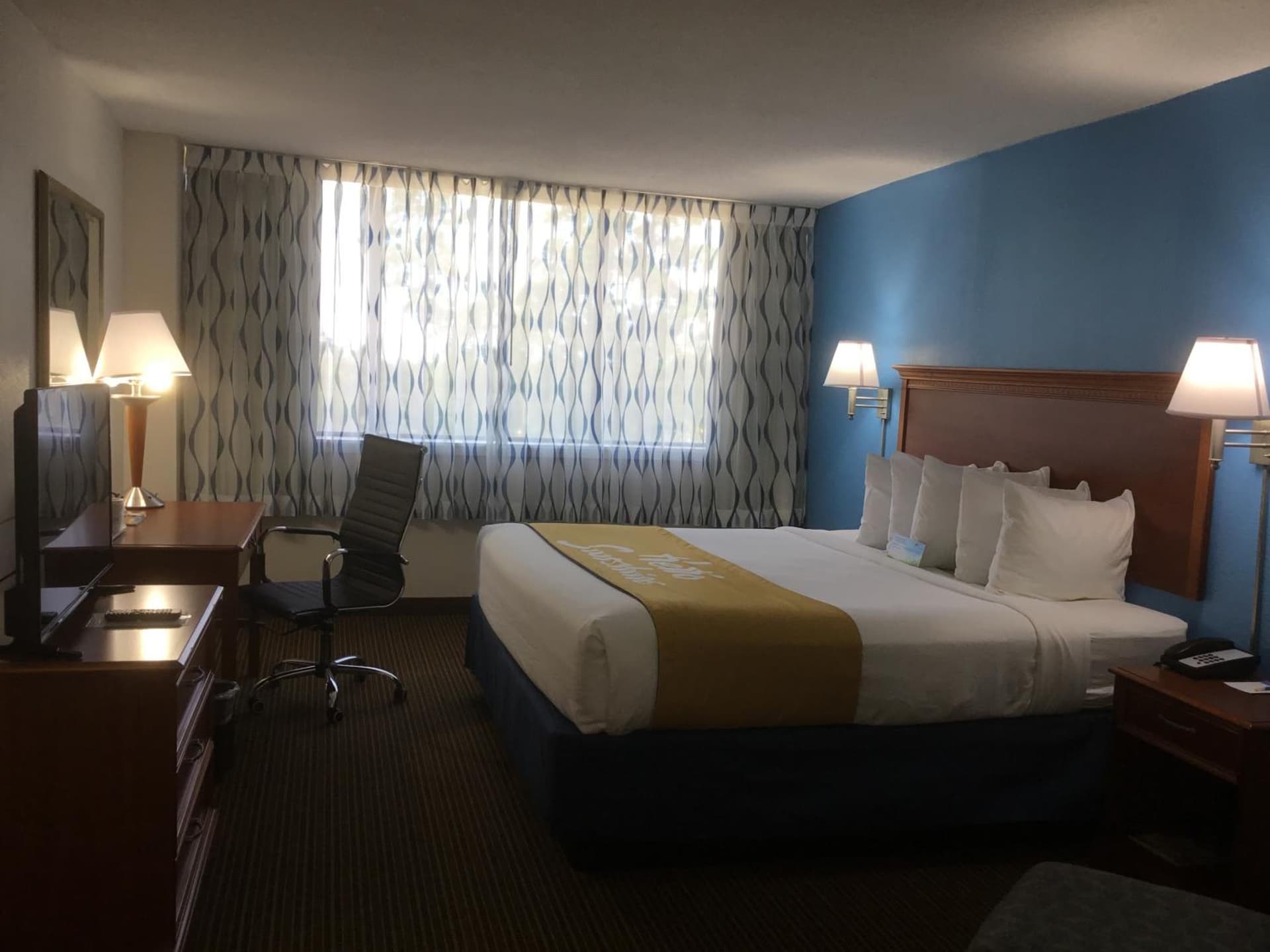Days Inn & Suites by Wyndham Tallahassee Conf Center I-10 gallery photo in Tallahassee, FL — image 4