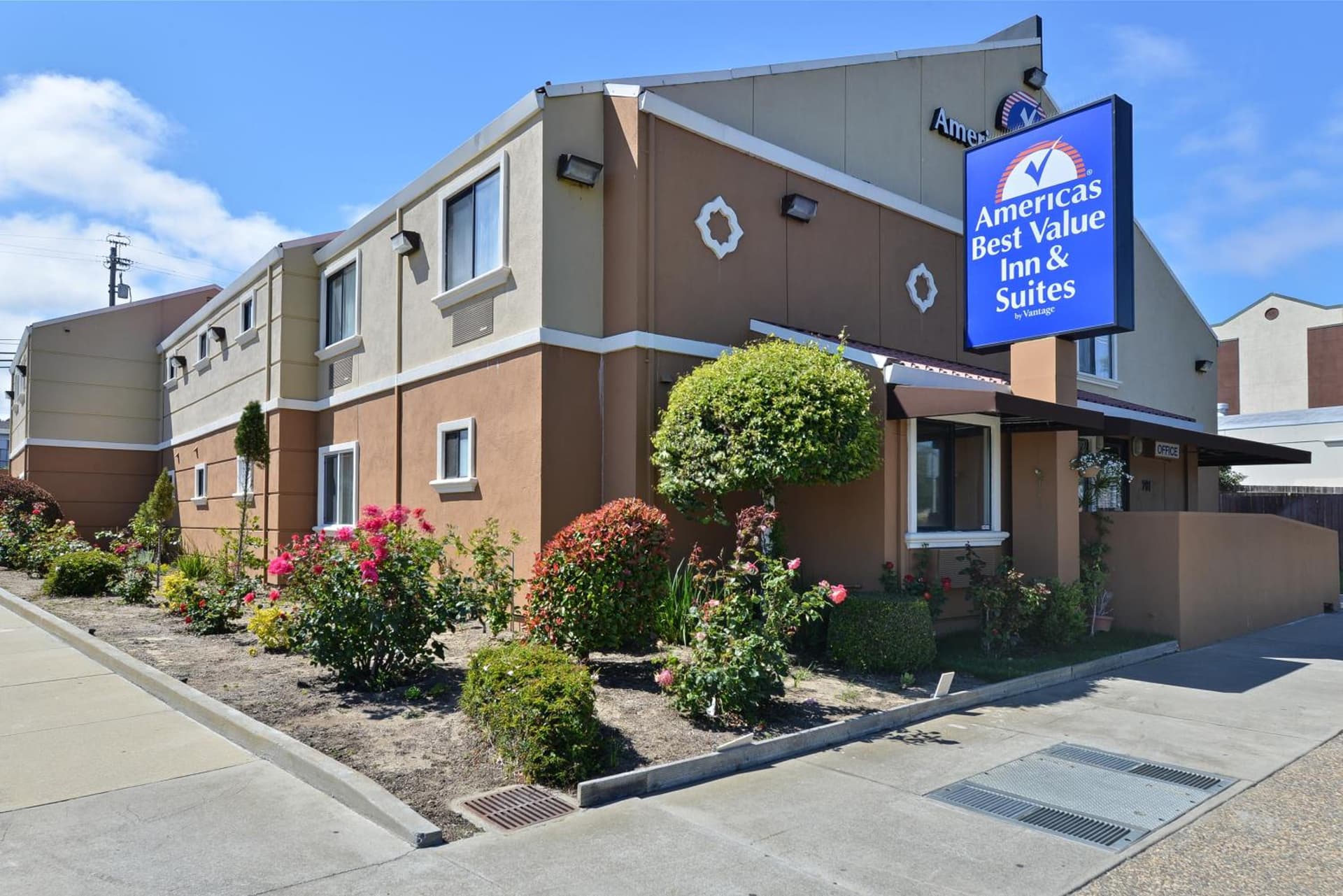 Inn by the sfo interior in South San Francisco, CA — gallery photo 2