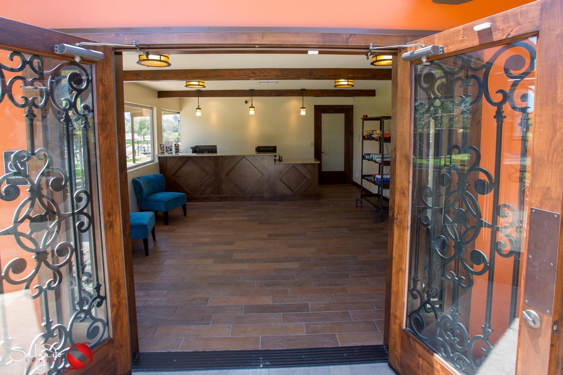 Carlton Oaks Lodge, an Ascend Collection Hotel interior in Santee, CA — gallery photo 2