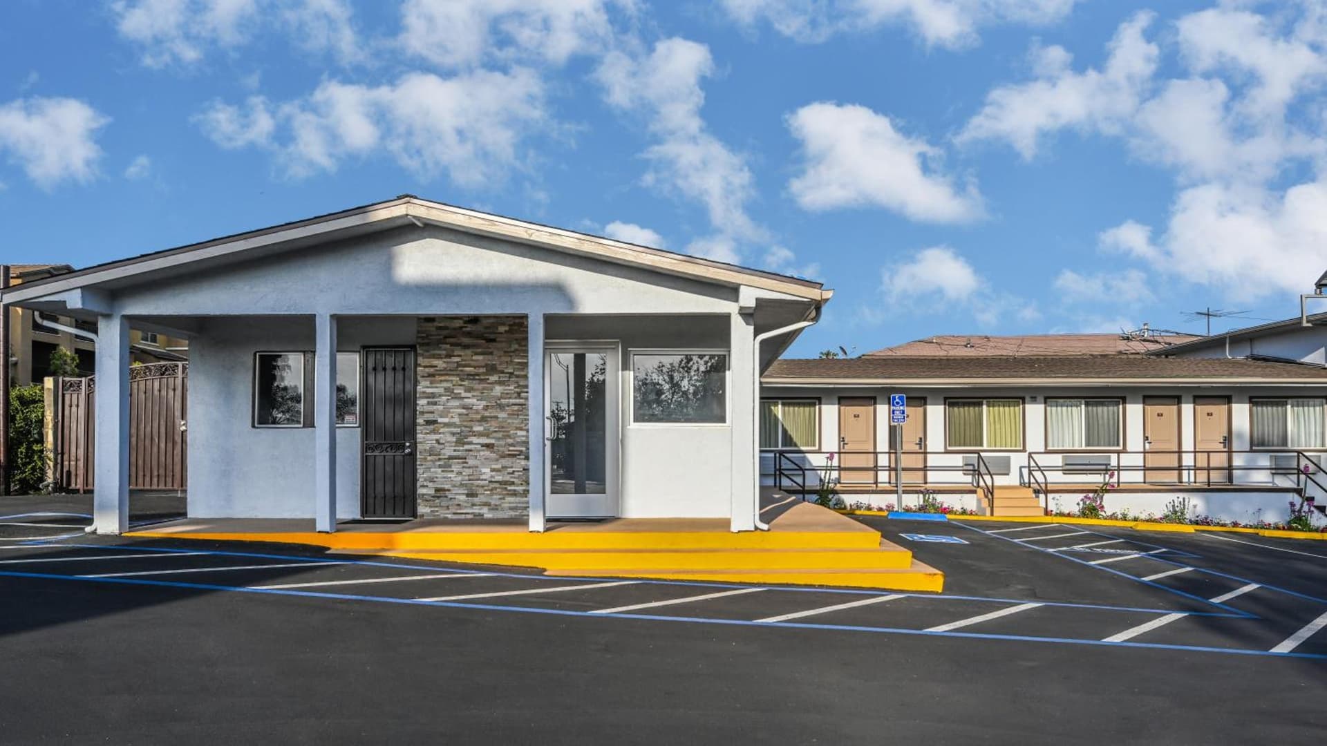 Sea Rock Inn - Long Beach featured exterior or lobby in Long Beach, CA — similar hotel