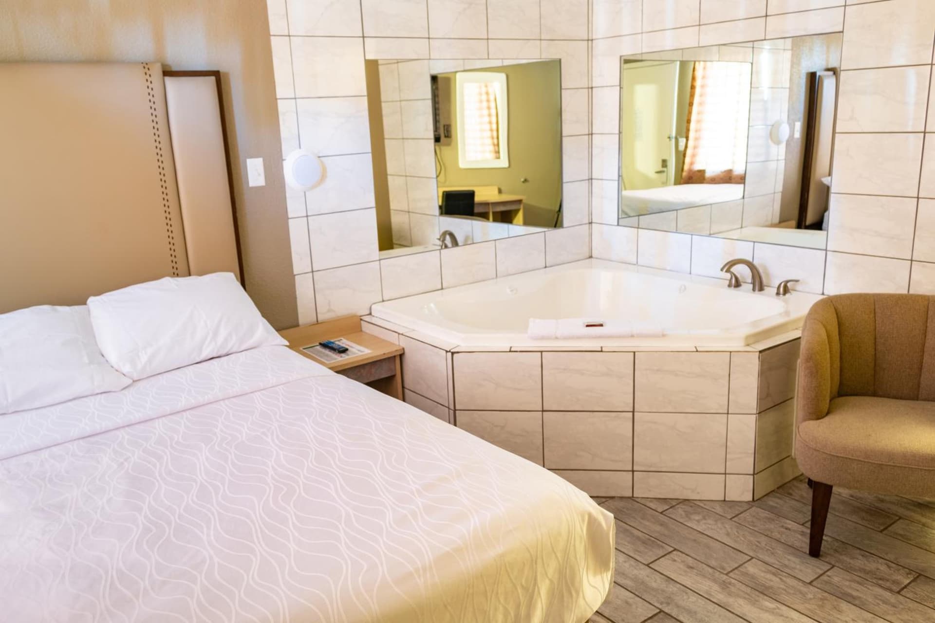 Econo Lodge Inn & Suites Yuma gallery photo in Yuma, AZ — image 4