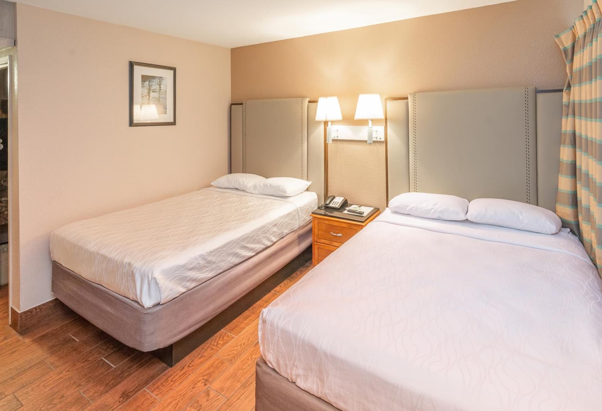 Econo Lodge Inn & Suites Yuma gallery photo in Yuma, AZ — image 9