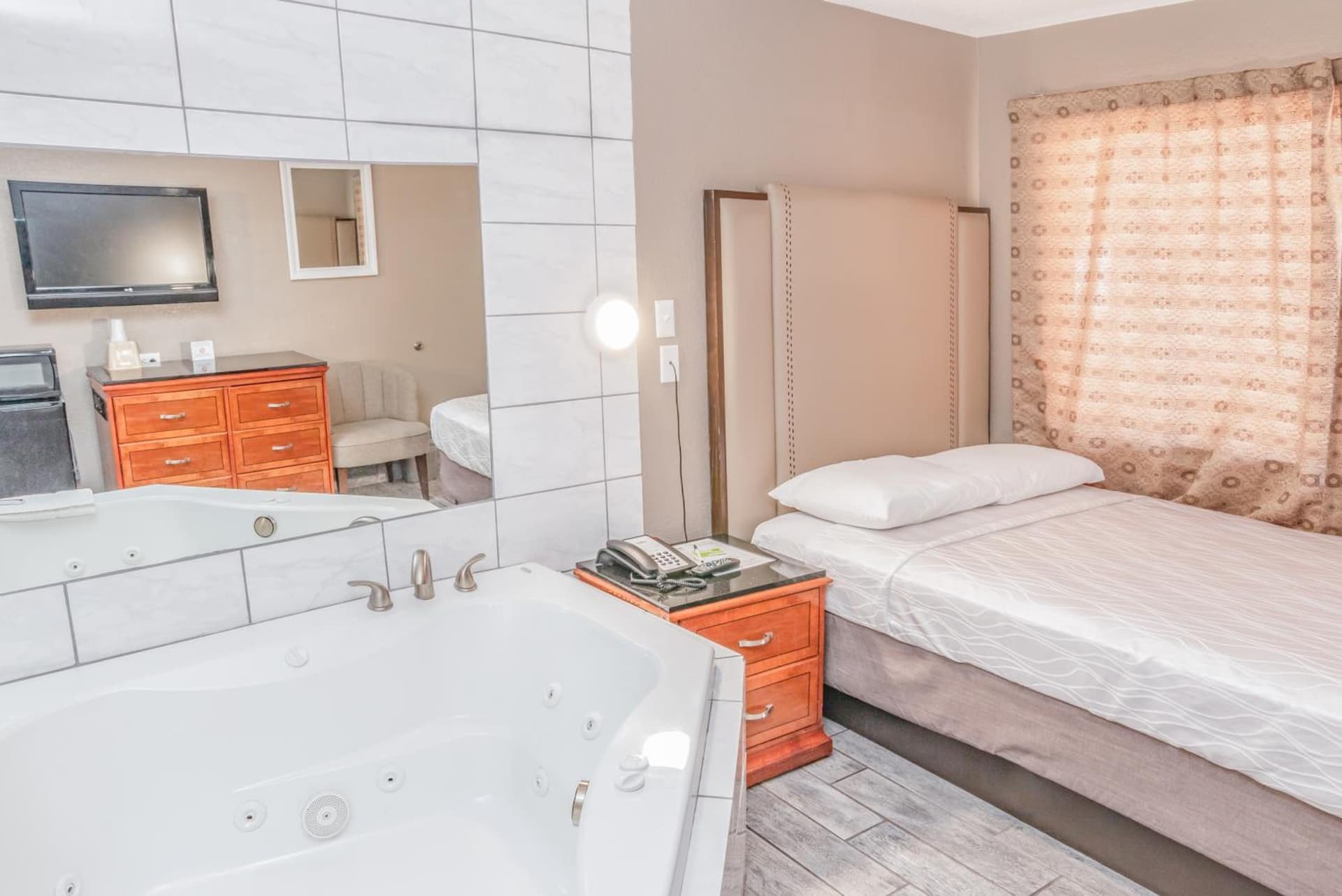 Econo Lodge Inn & Suites Yuma property views in Yuma, AZ — gallery photo 3