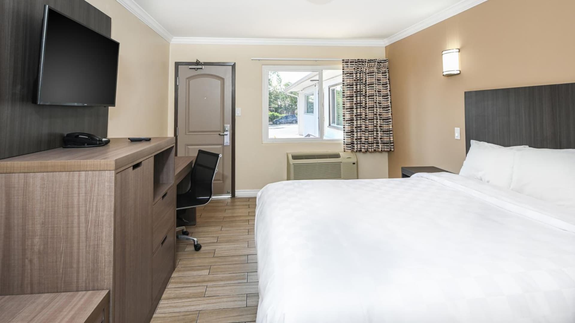 Sea Rock Inn - Long Beach gallery photo in Long Beach, CA — image 14