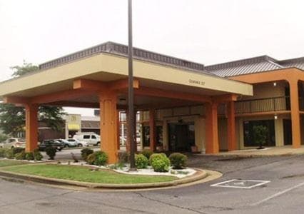 Econo Lodge Inn & Suites Jackson Northwest property views in Jackson, TN — gallery photo 3