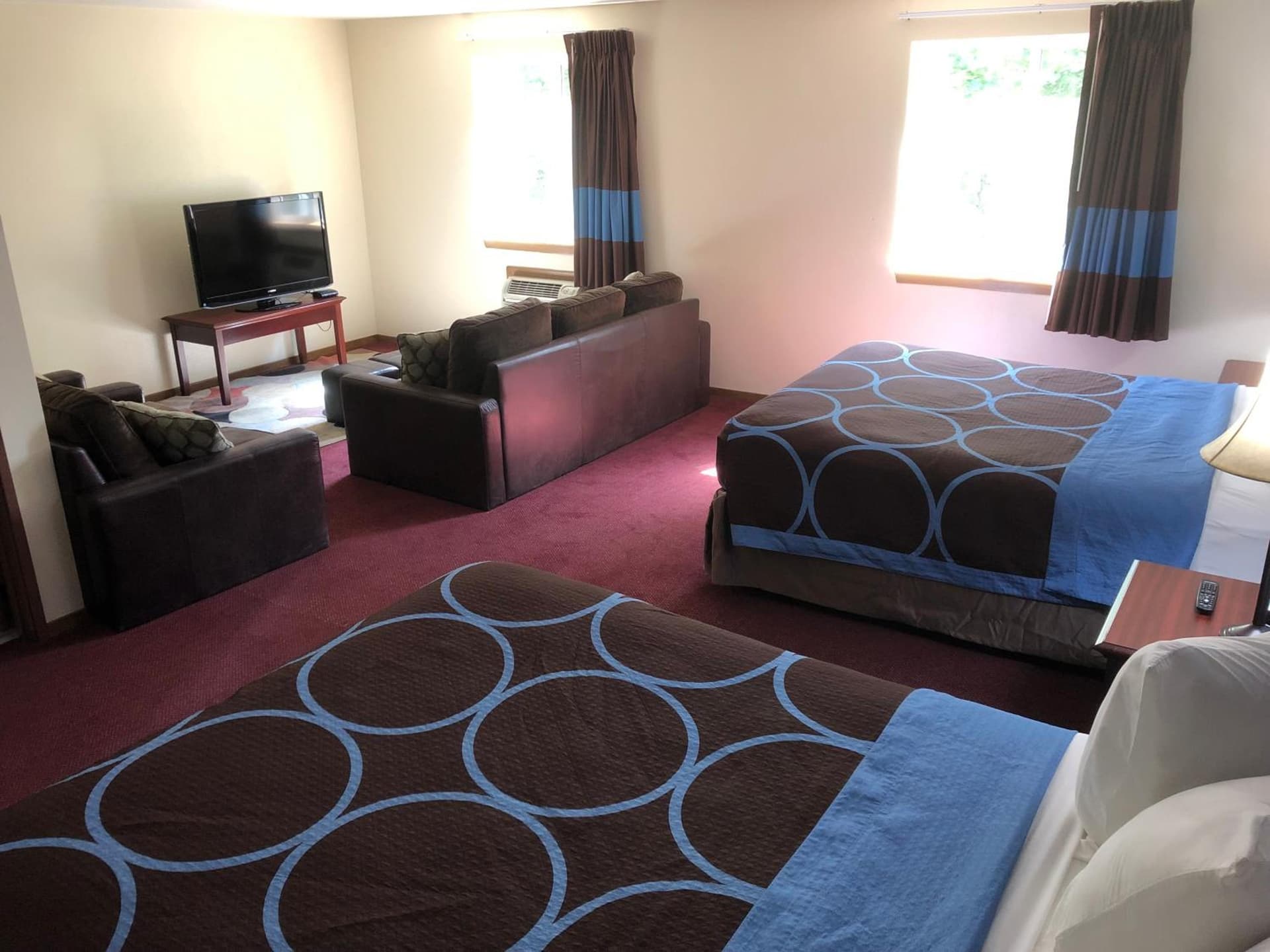 Super 8 by Wyndham Lewiston interior in Lewiston, ID — gallery photo 2