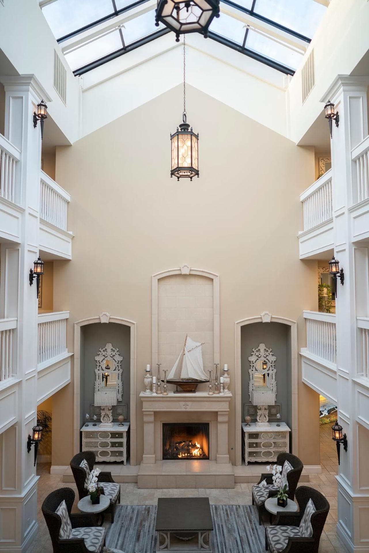 Oceano Hotel and Spa Half Moon Bay Harbor interior in Half Moon Bay, CA — gallery photo 2