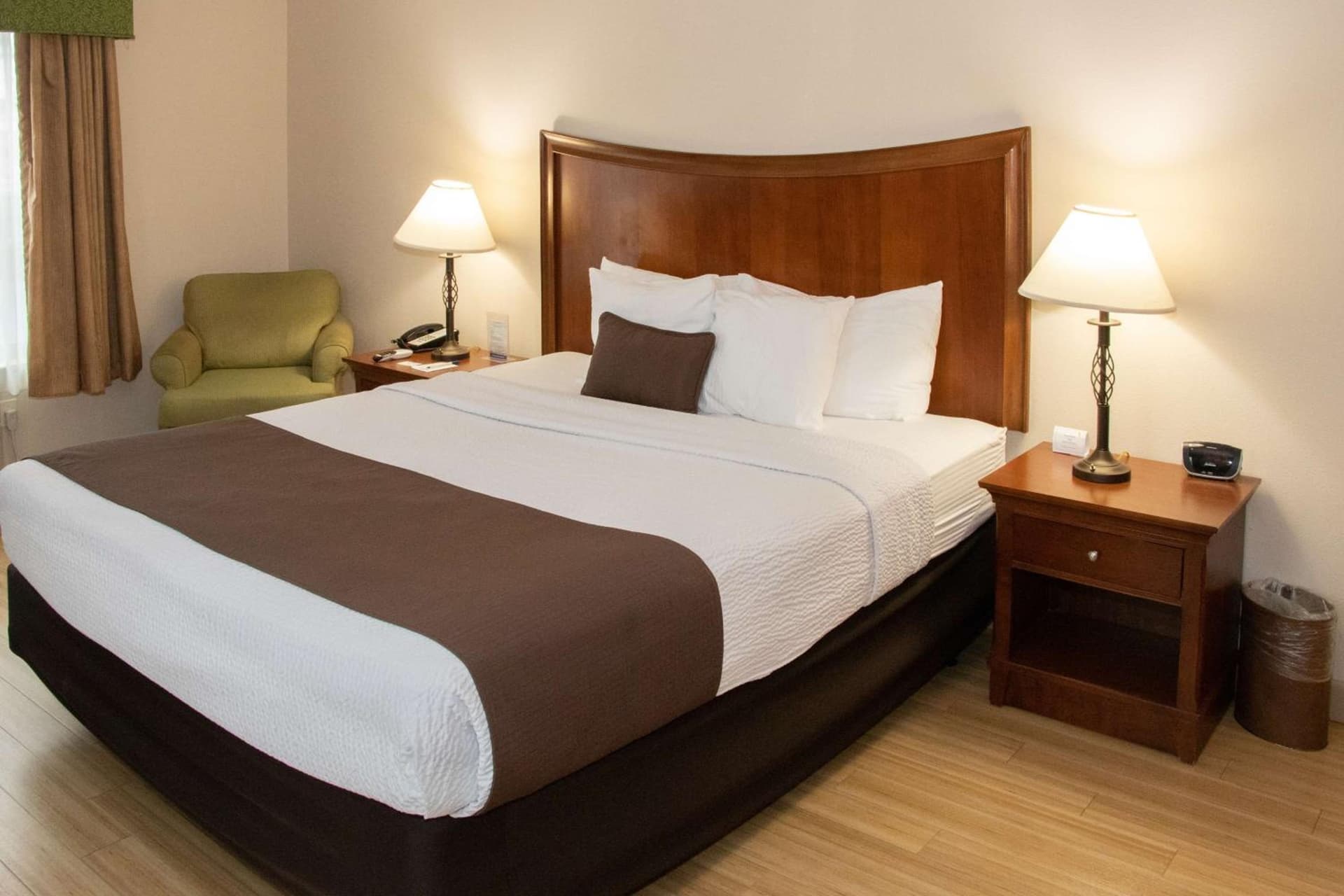 Best Western I-5 Inn & Suites interior in Lodi, CA — gallery photo 2