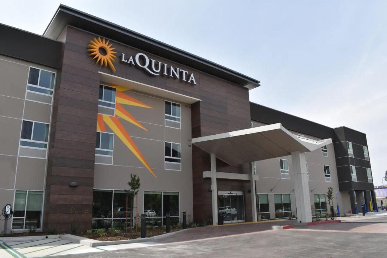 La Quinta Inn & Suites by Wyndham San Bernardino interior in San Bernardino, CA — gallery photo 2