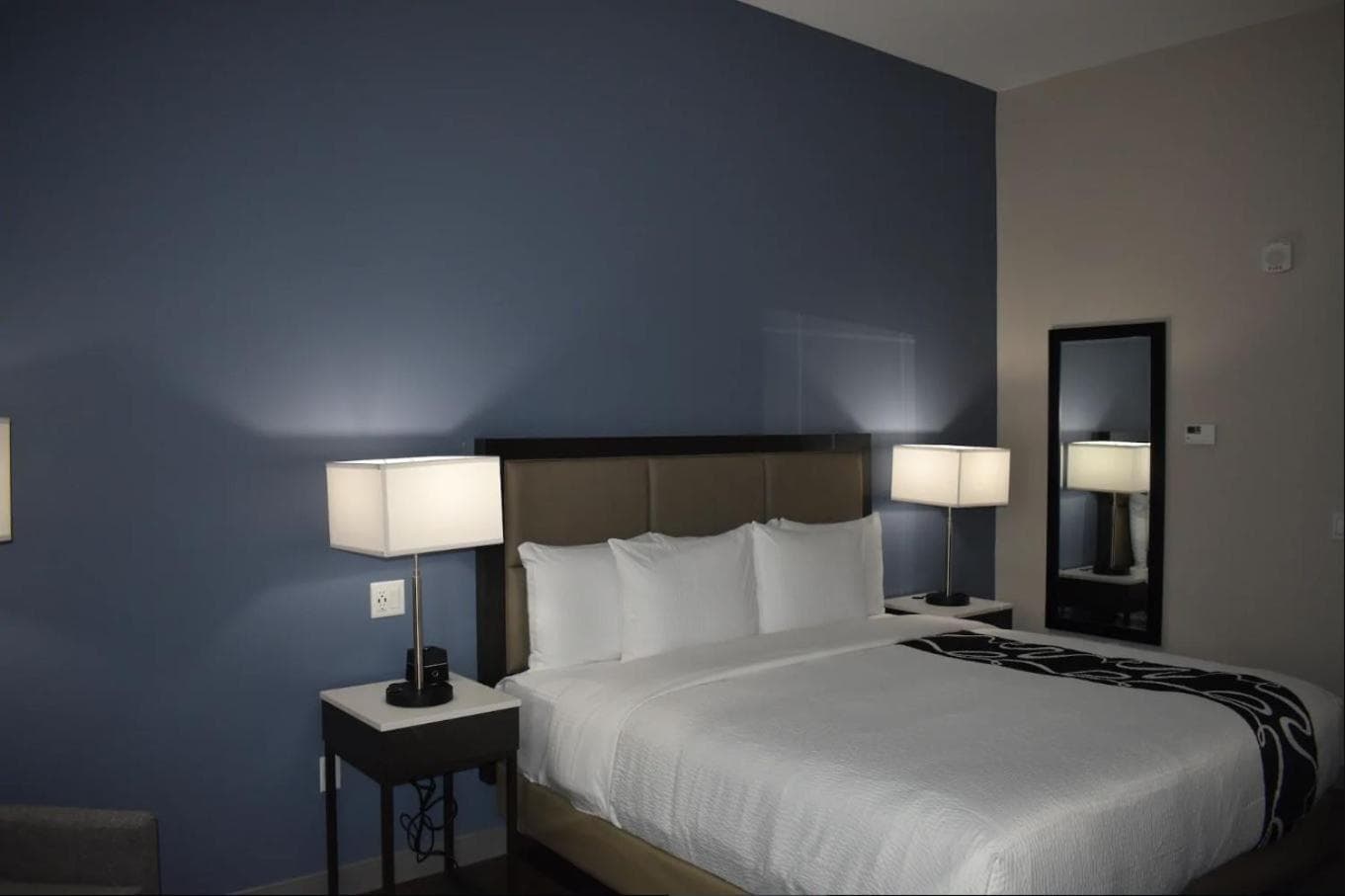 La Quinta Inn & Suites by Wyndham San Bernardino gallery photo in San Bernardino, CA — image 12