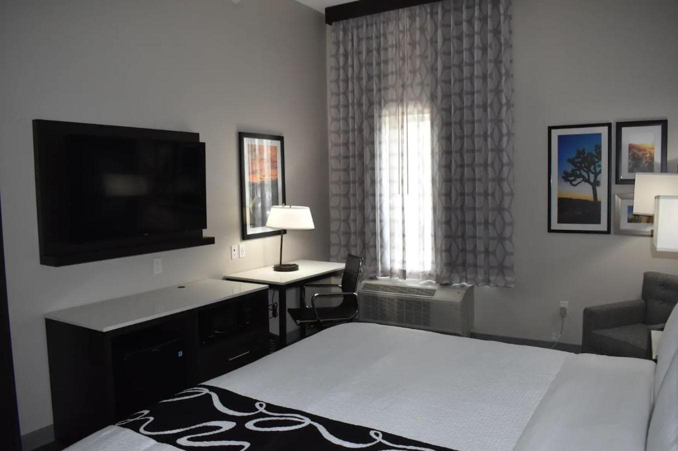 La Quinta Inn & Suites by Wyndham San Bernardino gallery photo in San Bernardino, CA — image 30