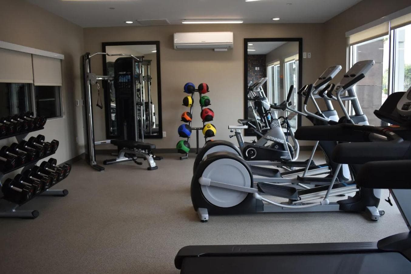 La Quinta Inn & Suites by Wyndham San Bernardino gallery photo in San Bernardino, CA — image 47