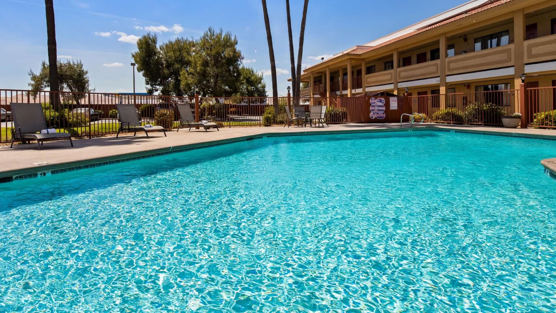 Best Western Apricot Inn interior in Chaney Ranch, CA — gallery photo 2