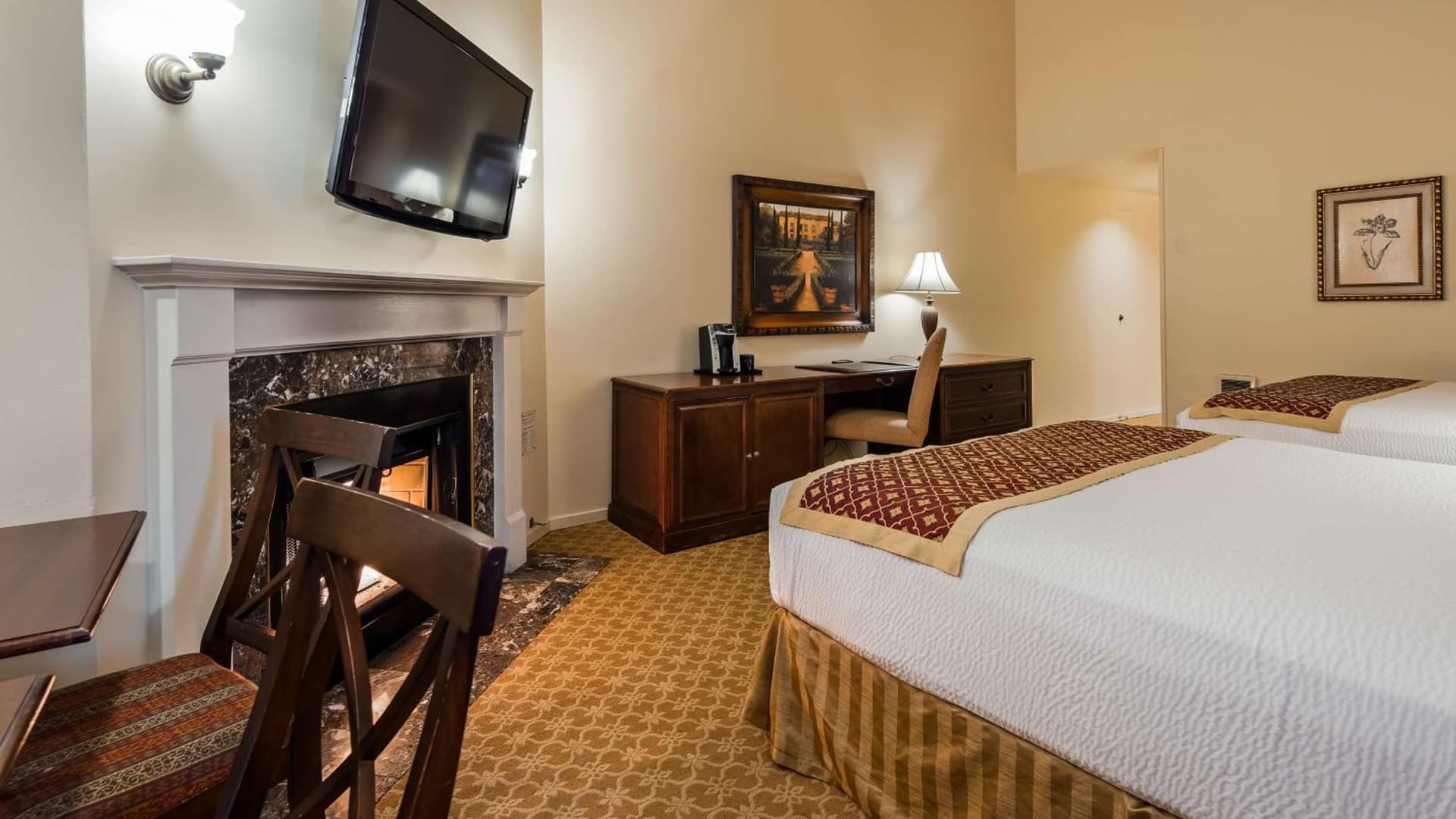 Victorian Inn gallery photo in Monterey, CA — image 9