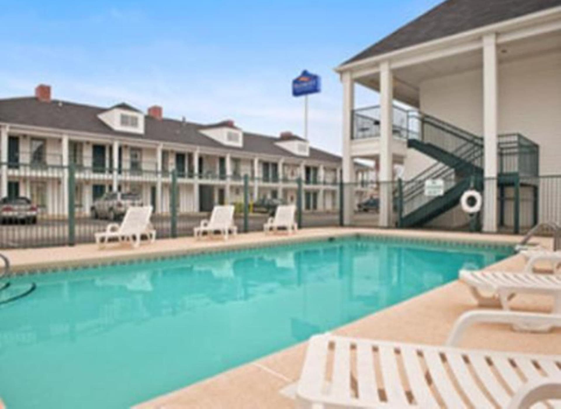 Baymont by Wyndham Roanoke Rapids property views in Roanoke Rapids, NC — gallery photo 3