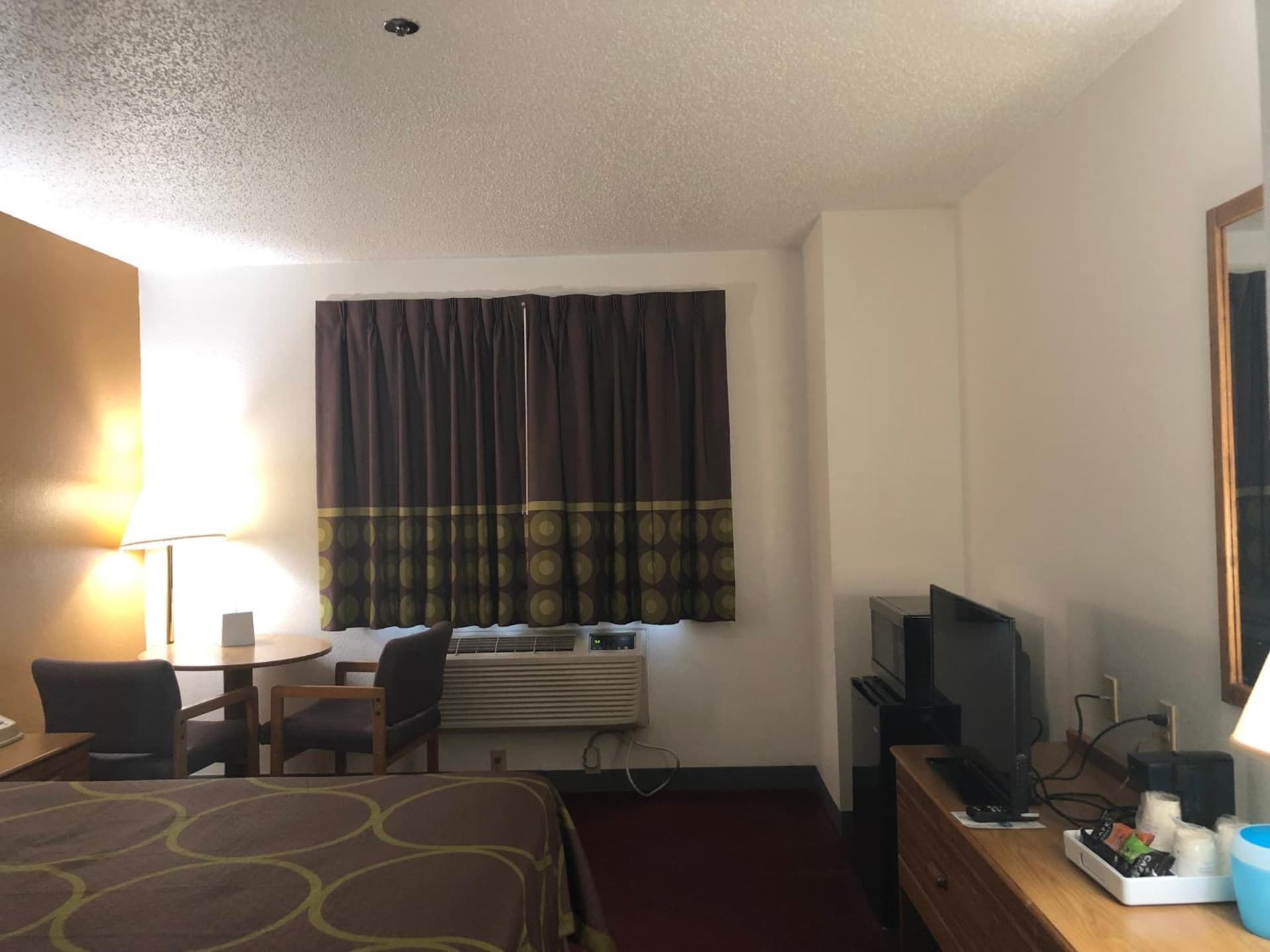 Super 8 by Wyndham Front Royal Near Shenandoah National Park gallery photo in Front Royal, VA — image 18