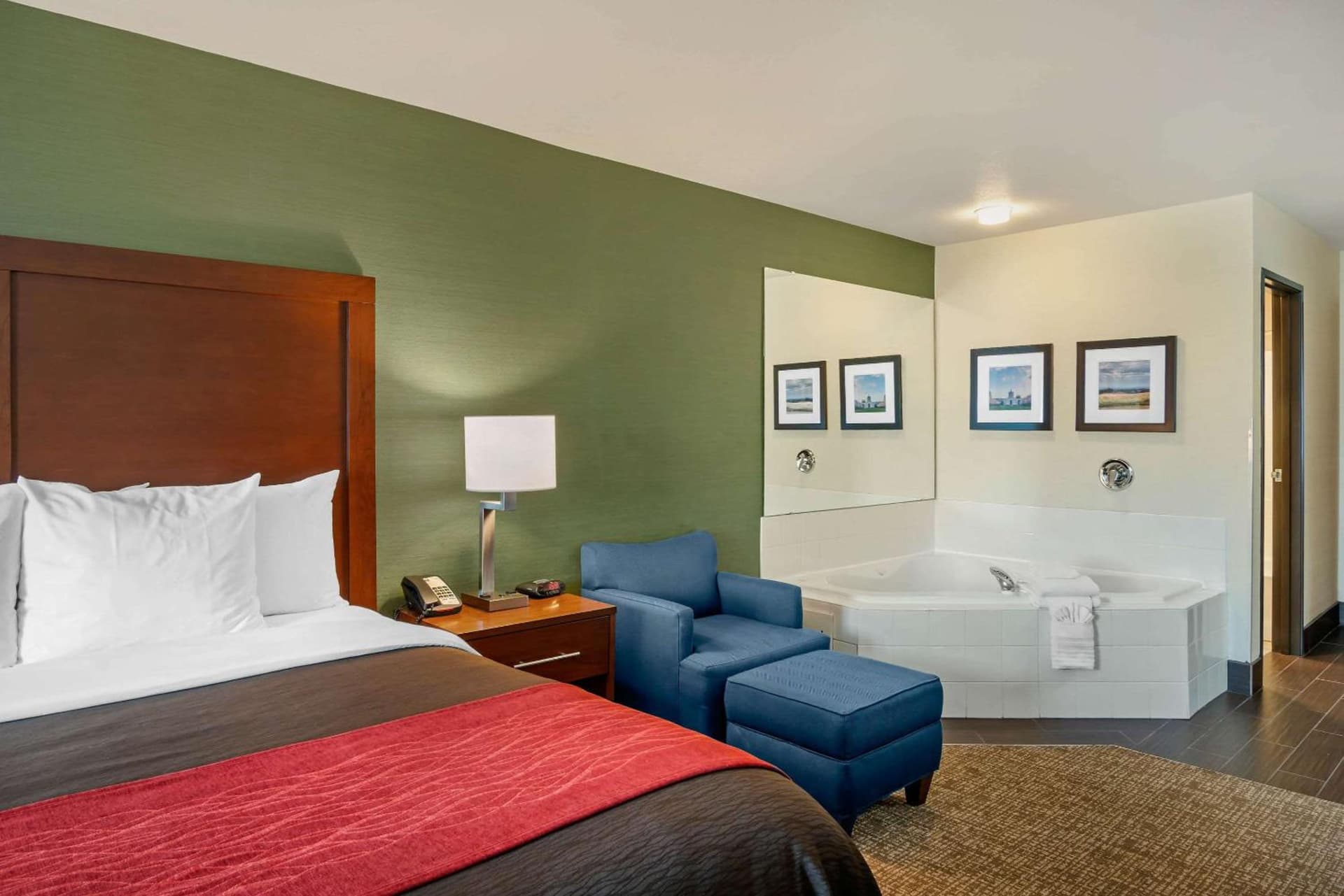 Comfort Inn & Suites Salem Northeast property views in Salem, OR — gallery photo 3