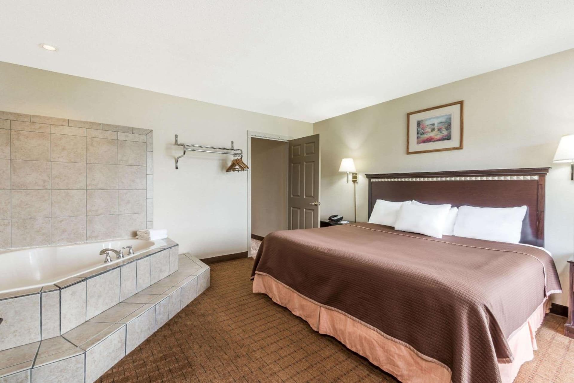 Howard Johnson by Wyndham Springfield gallery photo in Springfield, MA — image 9