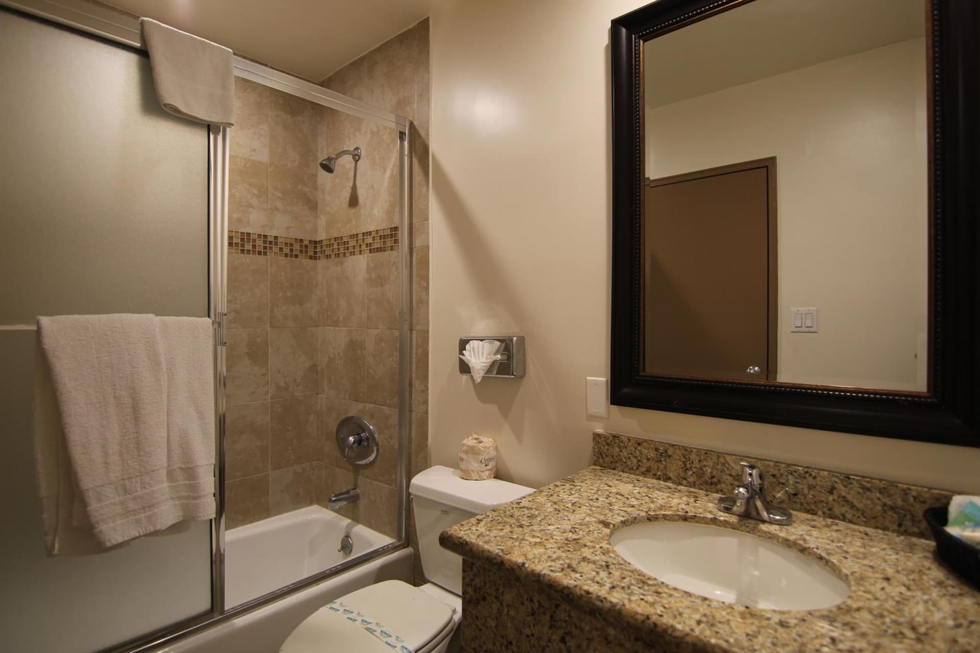 Dunes Inn - Wilshire property views in Los Angeles, CA — gallery photo 3
