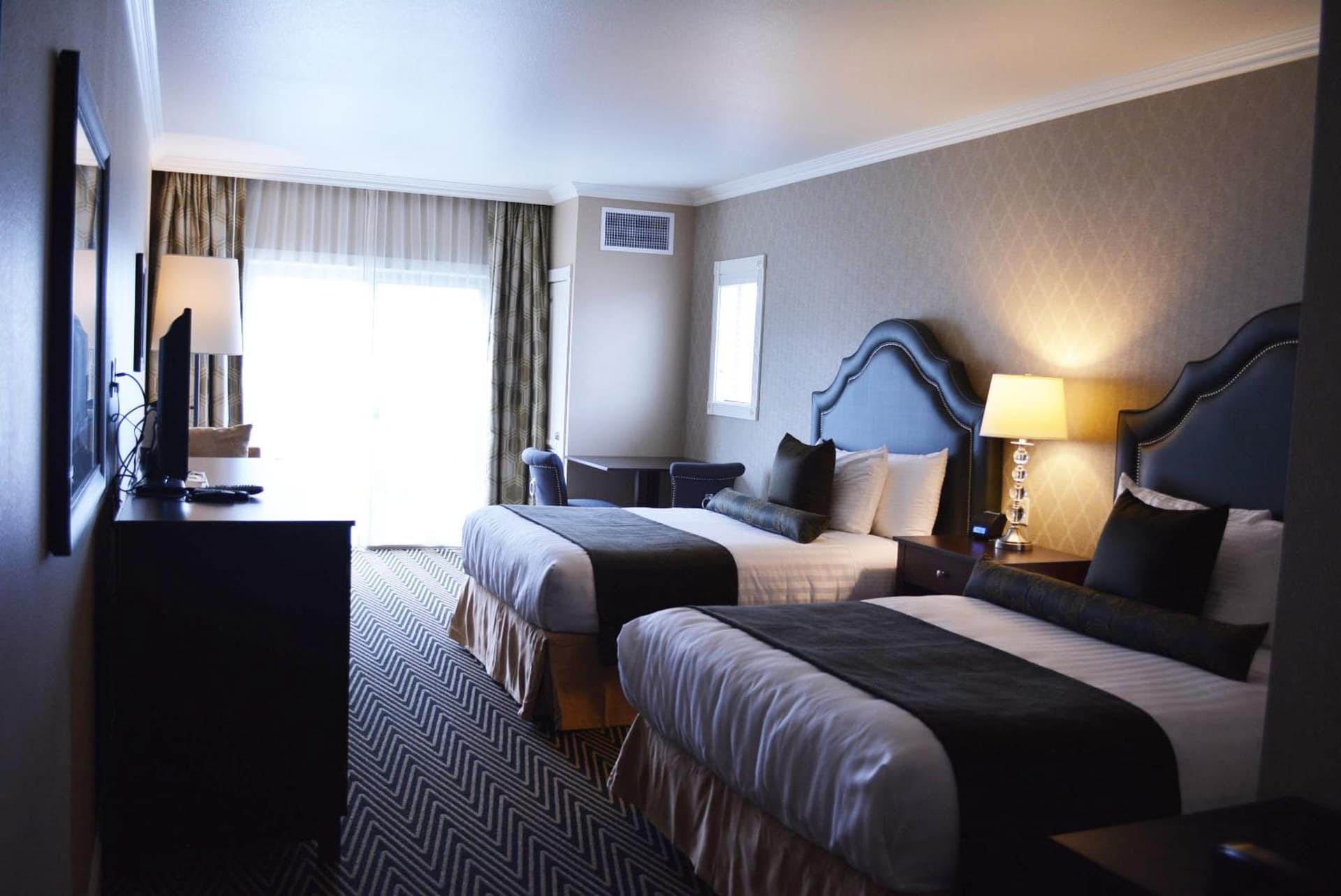 Majestic Inn and Spa property views in Anacortes, WA — gallery photo 3