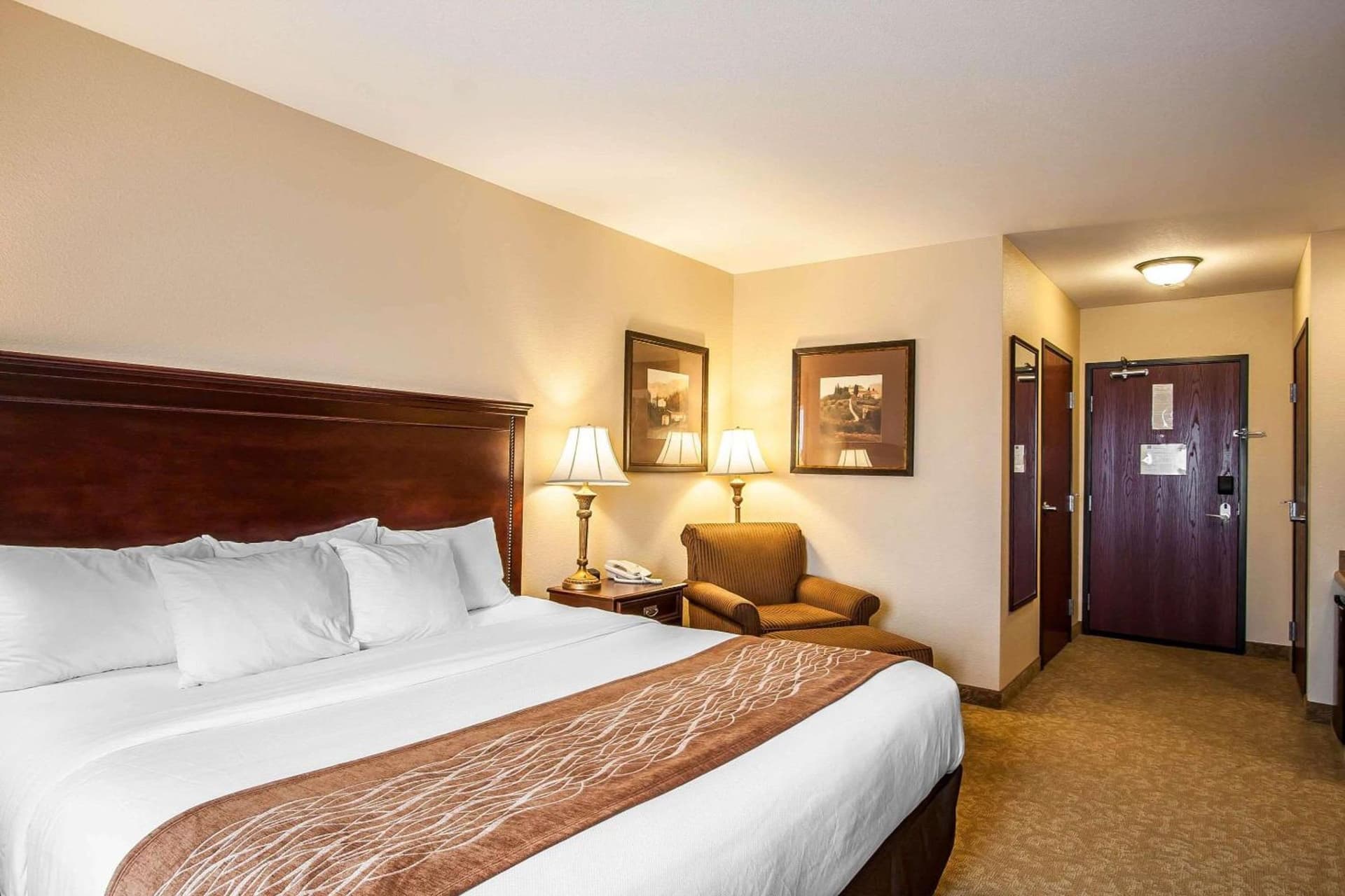 Comfort Inn & Suites McMinnville Wine Country gallery photo in McMinnville, OR — image 16