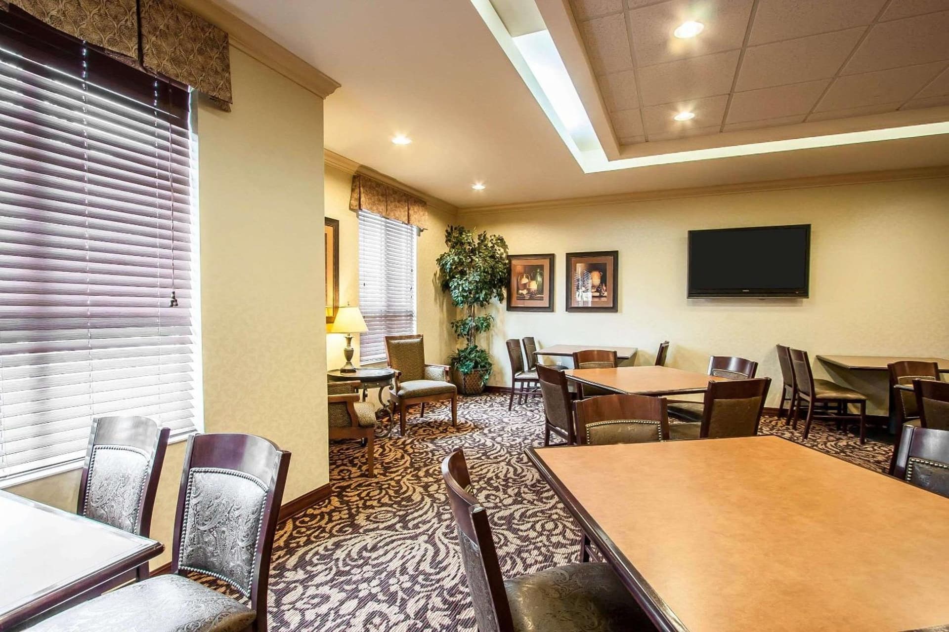 Comfort Inn & Suites McMinnville Wine Country gallery photo in McMinnville, OR — image 10