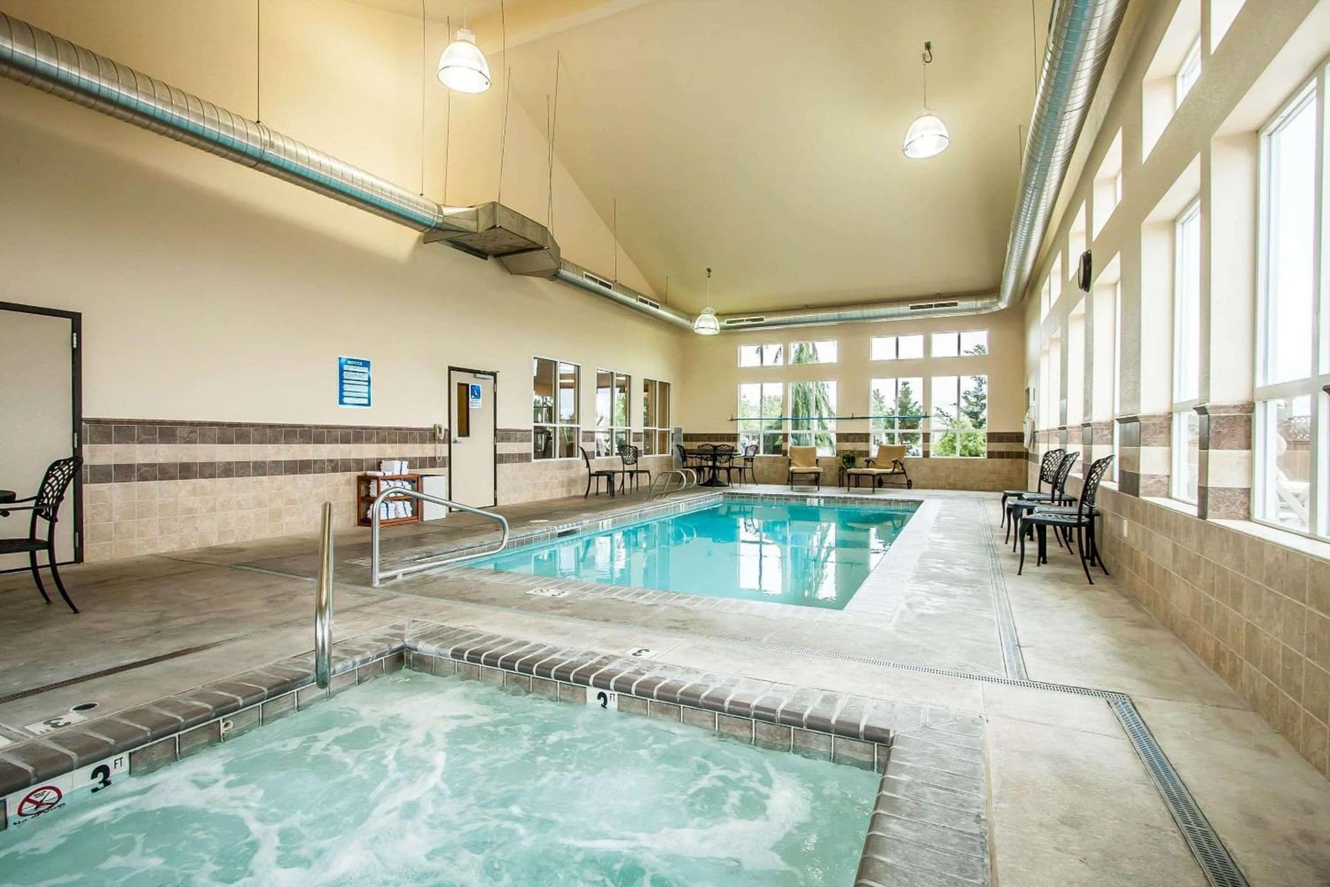 Comfort Inn & Suites McMinnville Wine Country gallery photo in McMinnville, OR — image 25