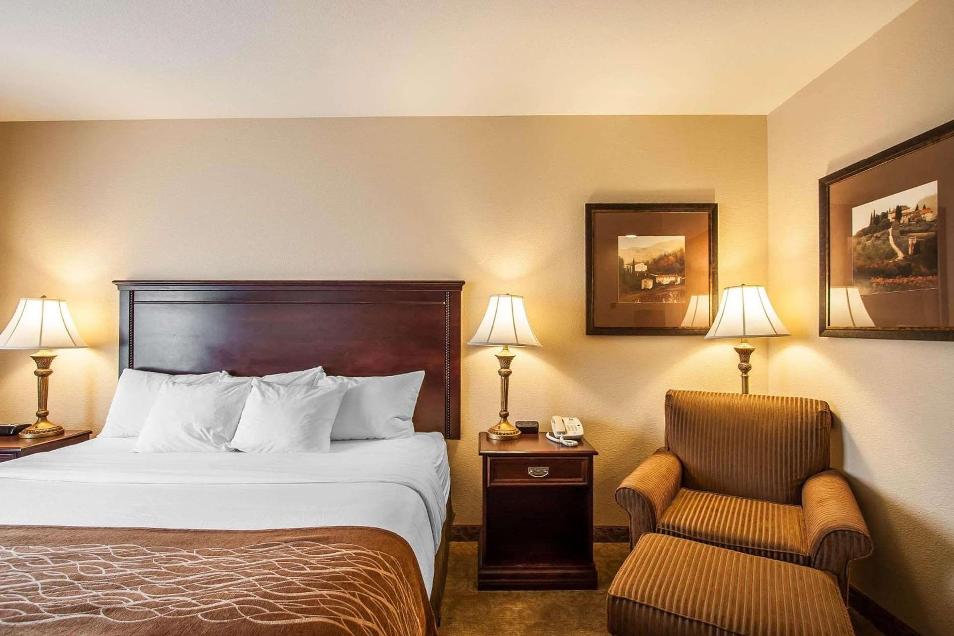 Comfort Inn & Suites McMinnville Wine Country gallery photo in McMinnville, OR — image 4
