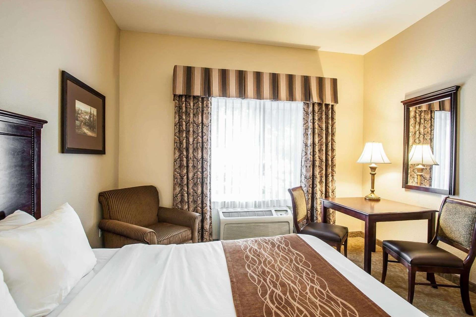 Comfort Inn & Suites McMinnville Wine Country property views in McMinnville, OR — gallery photo 3