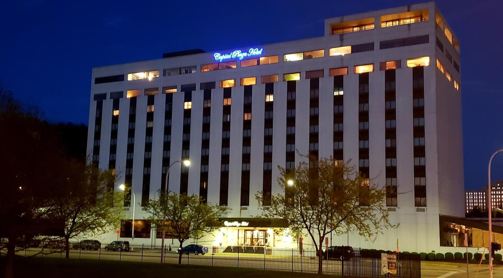 Capital Plaza Hotel — hotel in Frankfort, Kentucky