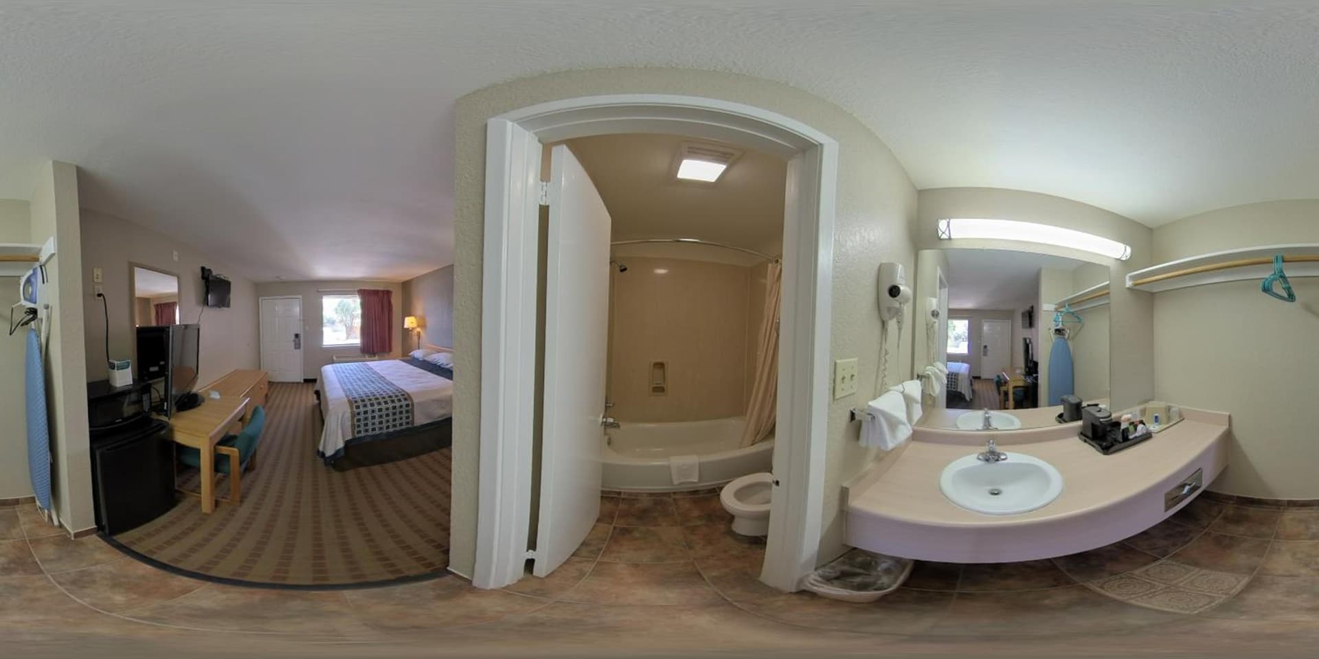 River Inn Motel property views in San Antonio, TX — gallery photo 3